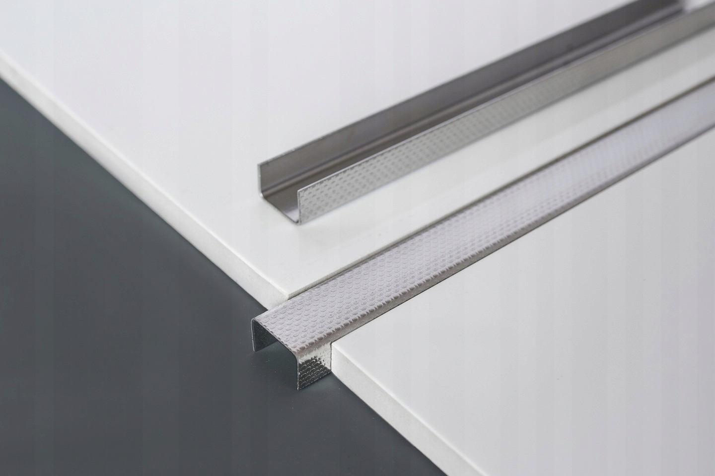 Listwa ozdobna dekoracyjna do płytek LINES C 15mm