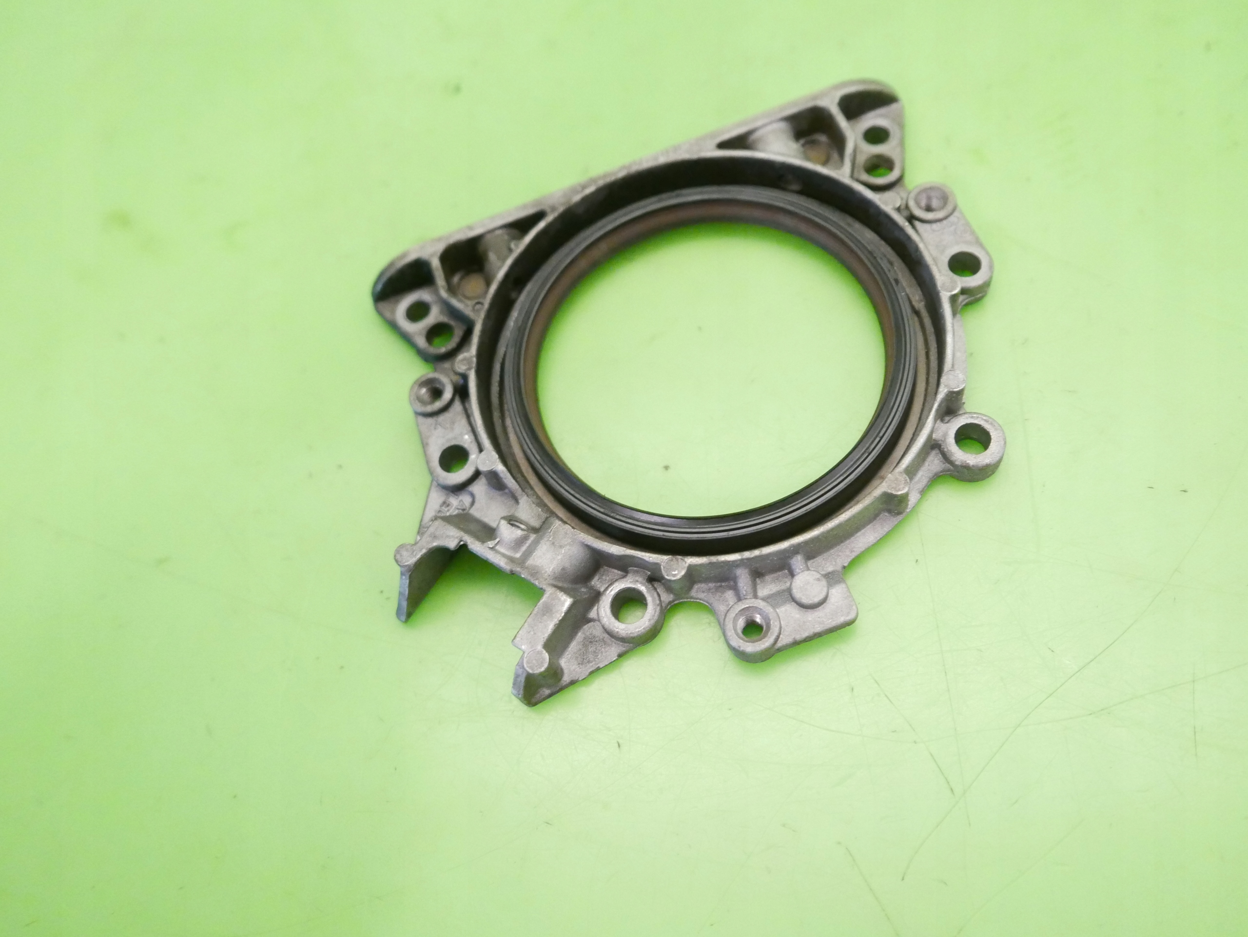 OBUDOWA USZCZELNIACZA WAŁU VW POLO III 6N2 1.4 8V Typ samochodu Samochody osobowe