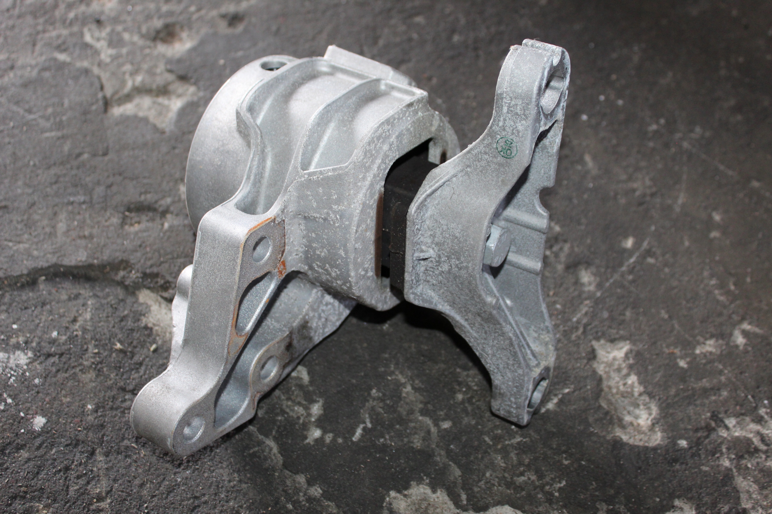 MONDEO MK5 2.0 TDCI ПОДУШКА ЛАПА ДВИГАТЕЛЯ