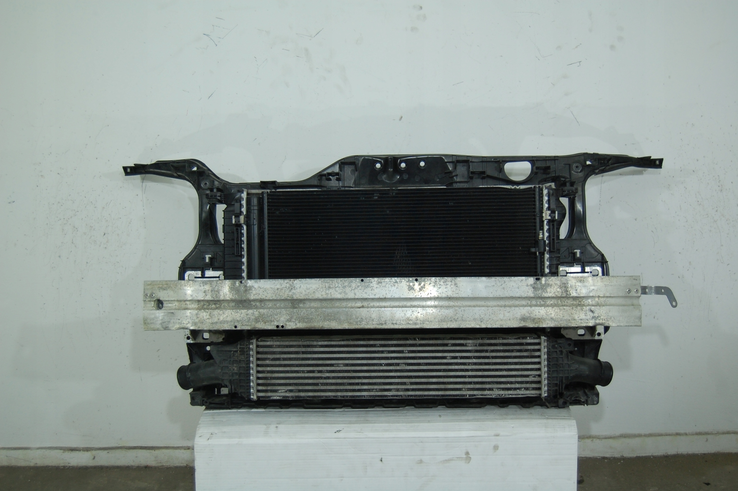 WZMOCNIENIE PAS AUDI Q5 8R 2.0 TDI 2008-2011 OE