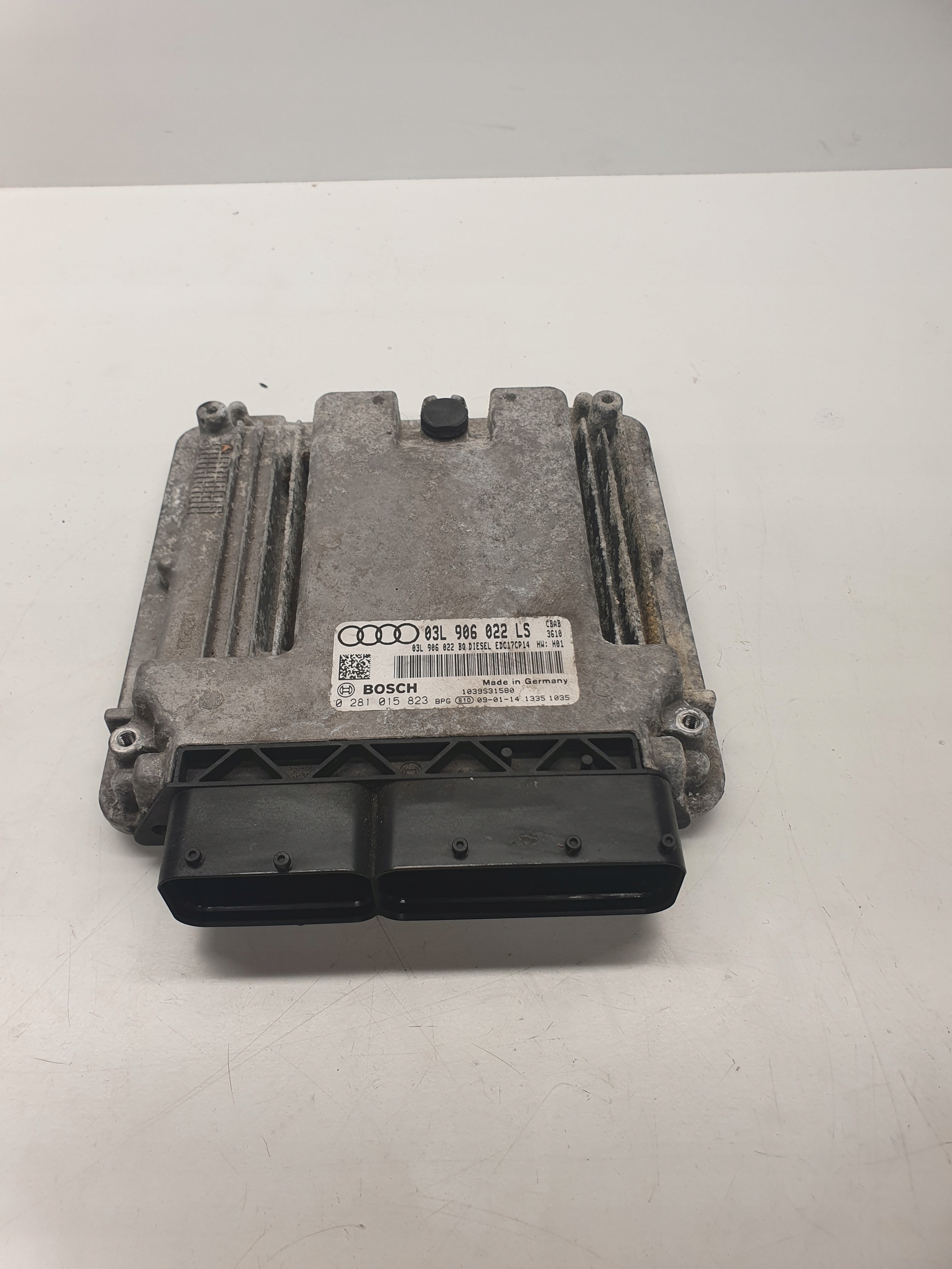 computer control unit of the engine AUDI A4 B8 03L906022LS