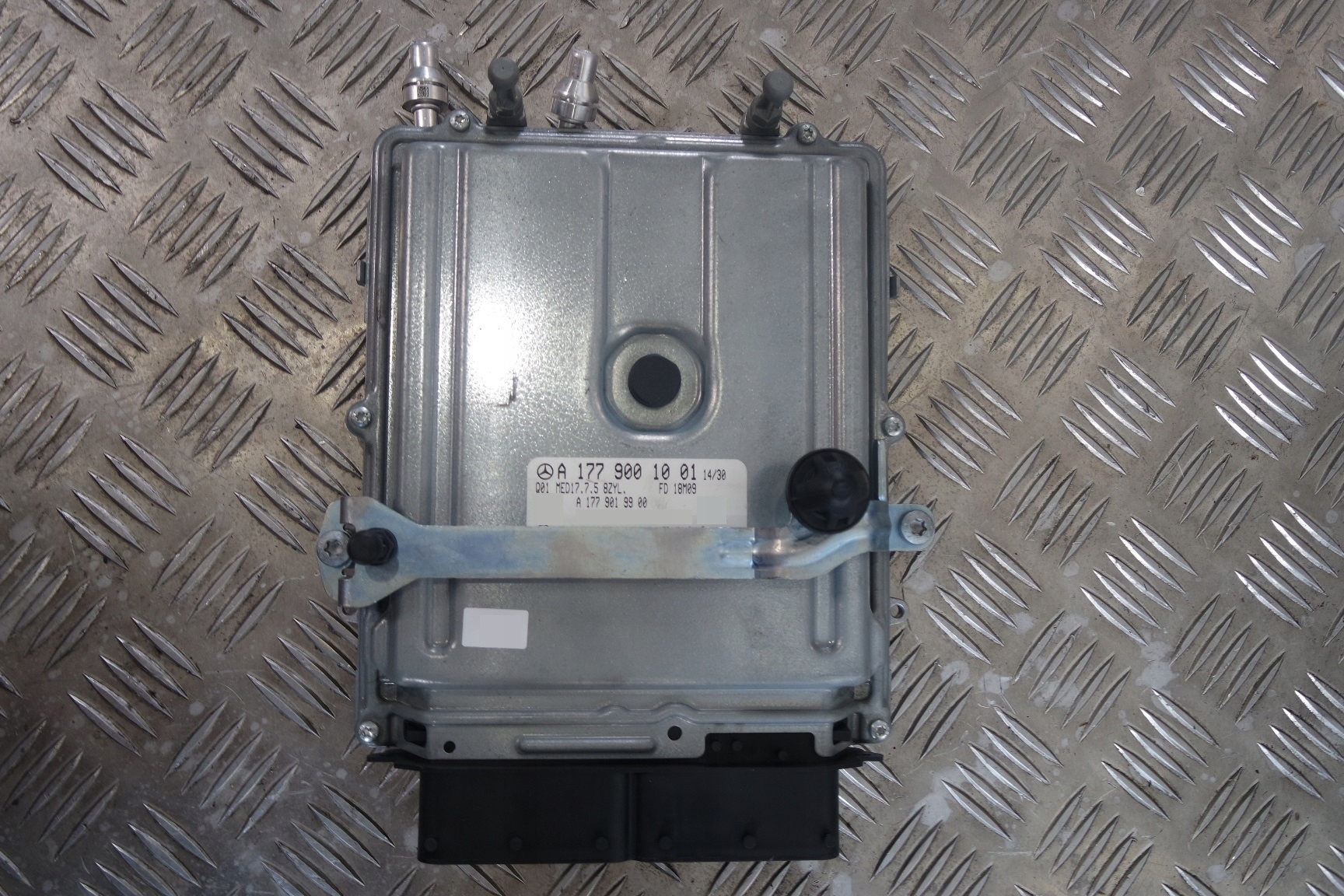 Модуль управления двигателем MERCEDES W222 A1779001001