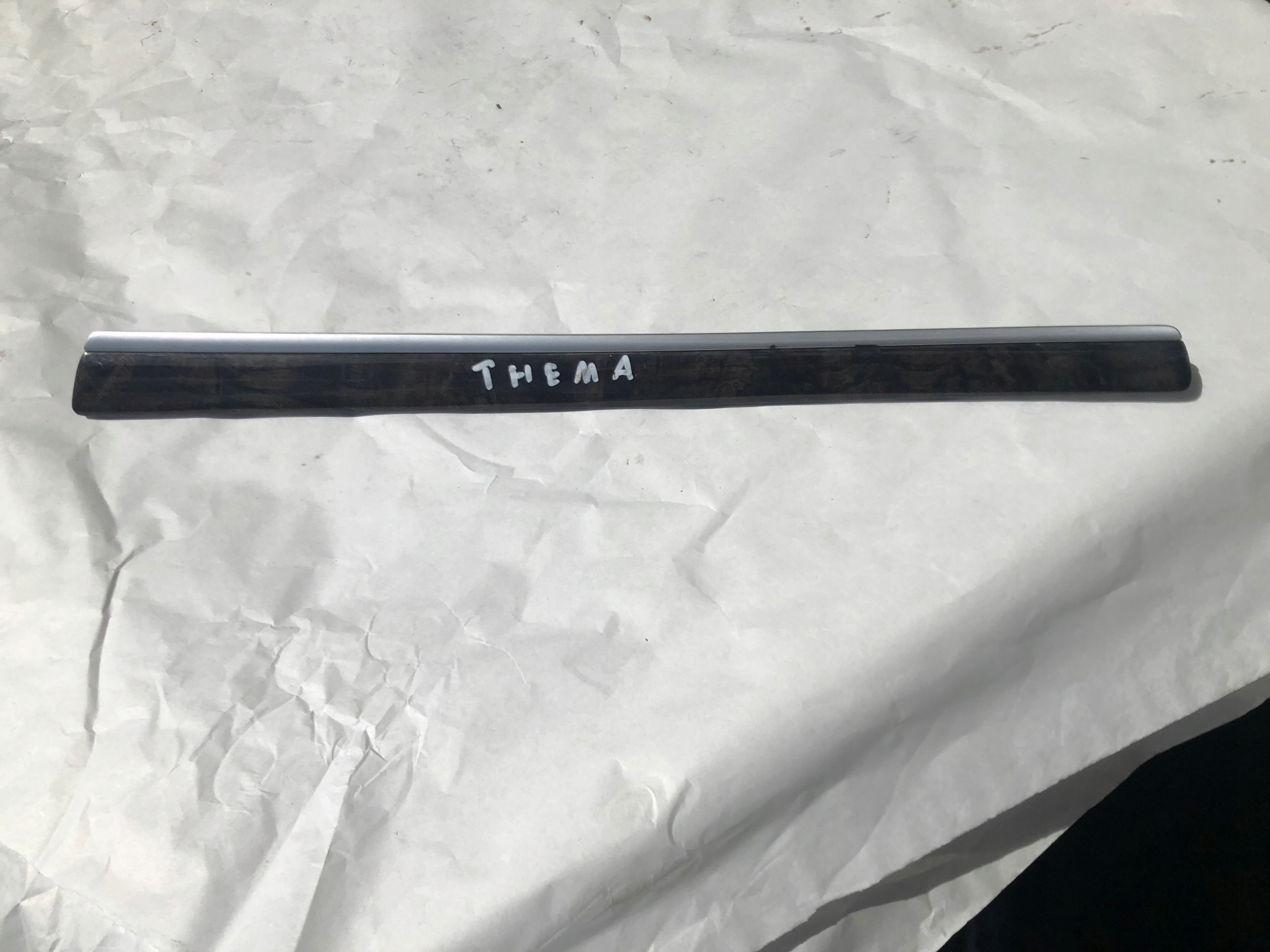 LANCIA THEMA 11-14 LISTWA DRZWI LEWY PRZÓD