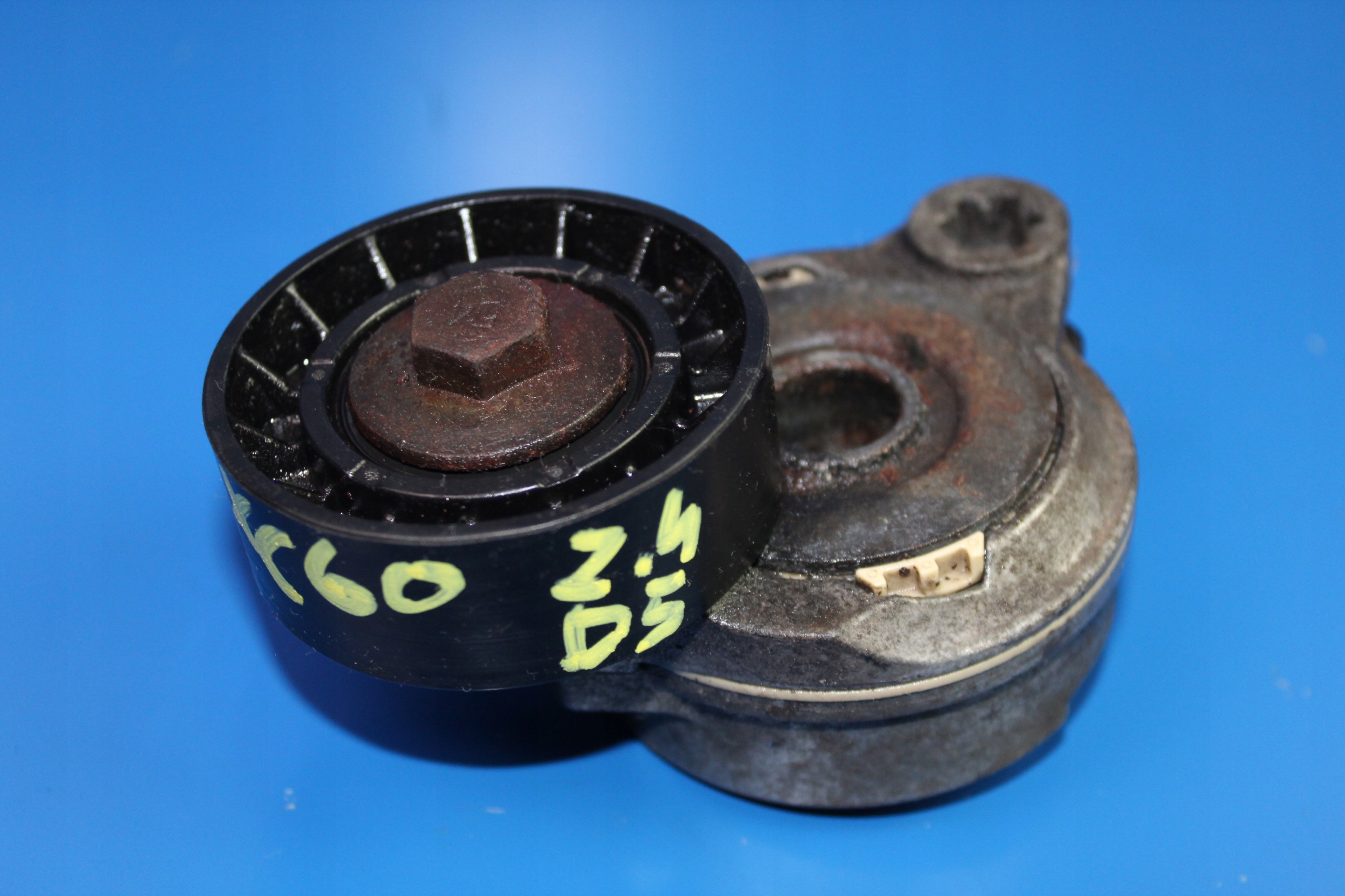 VOLVO XC60 S80 V70 XC70 2.4 D5 NAPINACZ PASKA