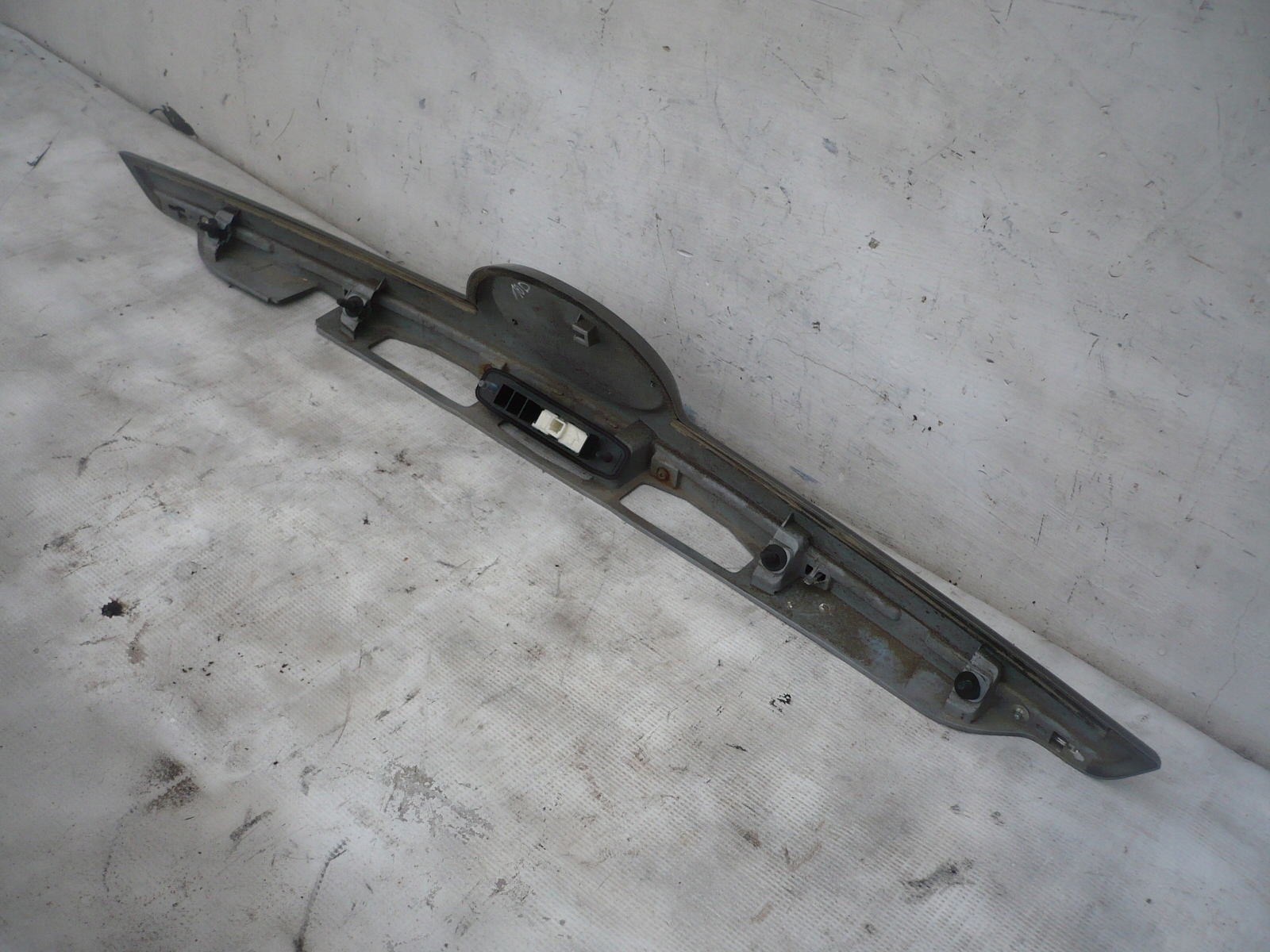 TOYOTA VERSO LIFT 12- KLAMKA KLAPY BAGAŻNIKA TYŁ Producent części Toyota OE