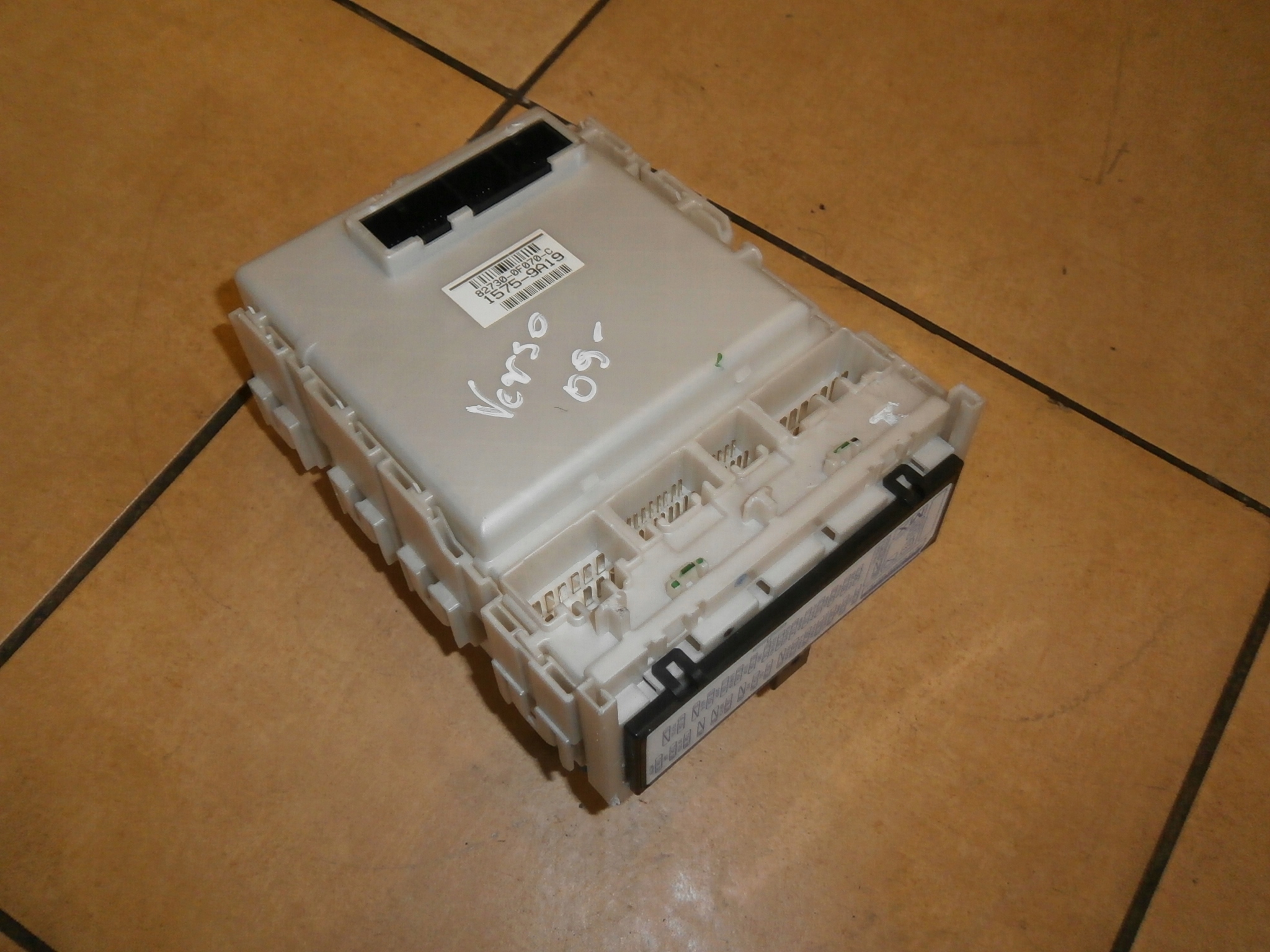 Skrzynka BSI 82730-0f070C 1575-9A19 Verso 09- Producent części Toyota OE