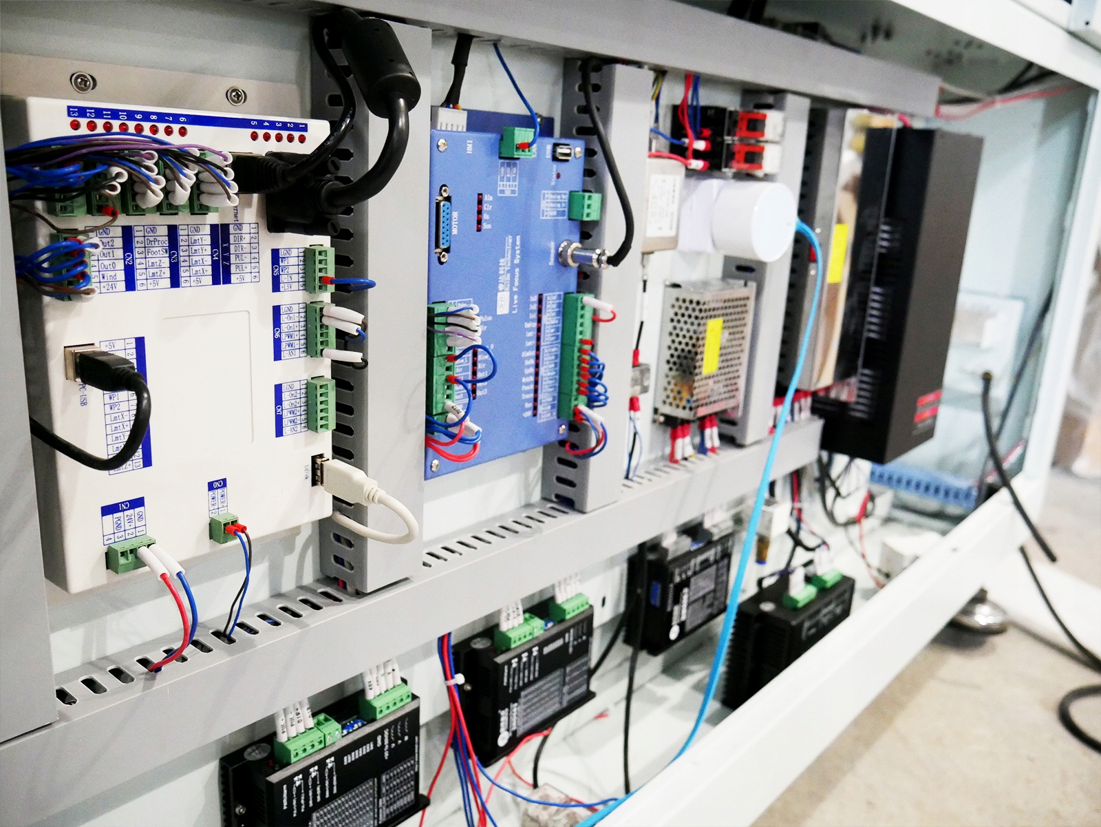 Laser CO2 1006C W4 cięcie niemetali Weni Solution Długość obszaru roboczego 1000 mm