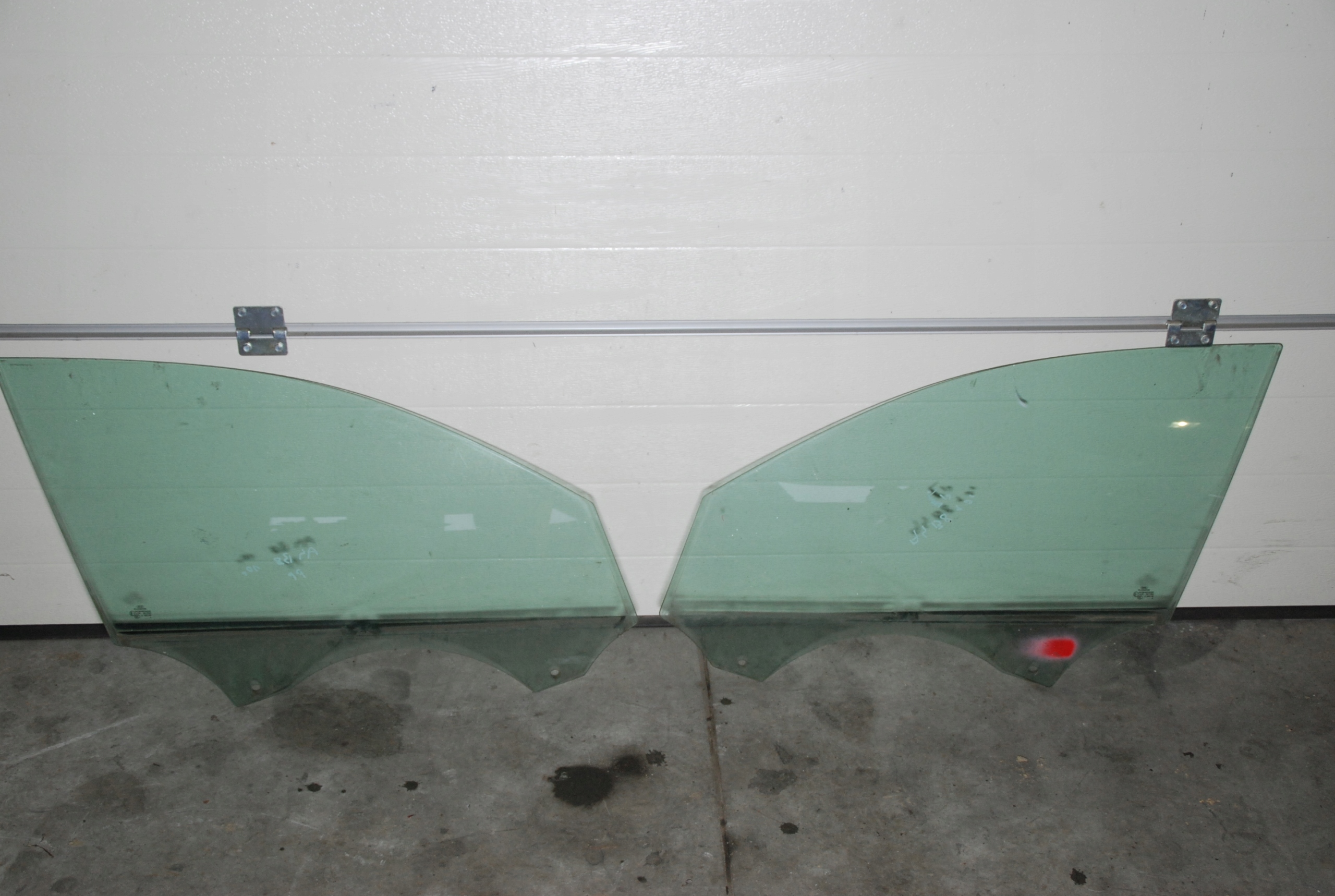 SZYBA L / P PRZOD AUDI A4 B8 SEDAN 10r