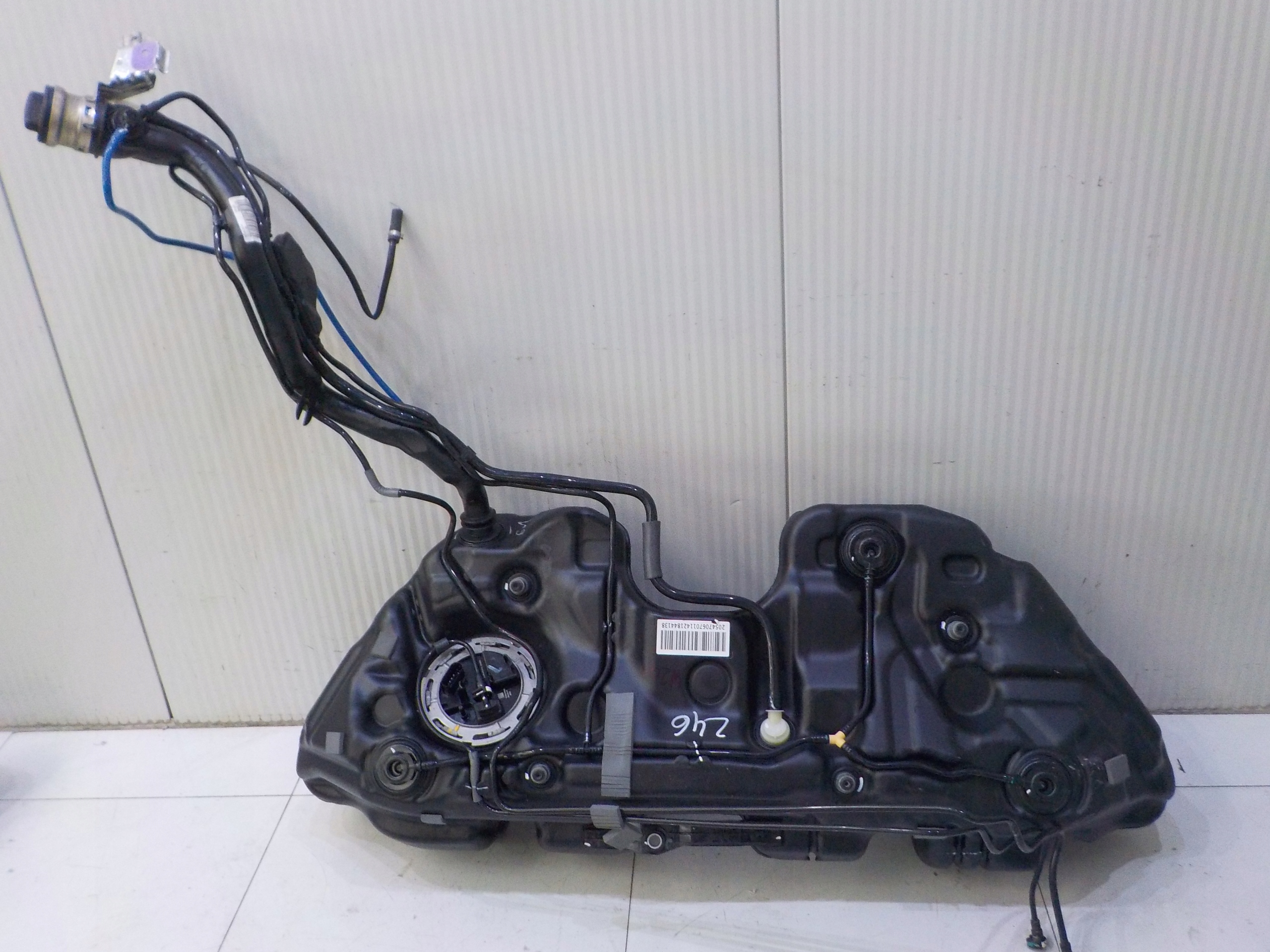 A2054706701 - MERCEDES W205 топливный бак 1.6 CGI