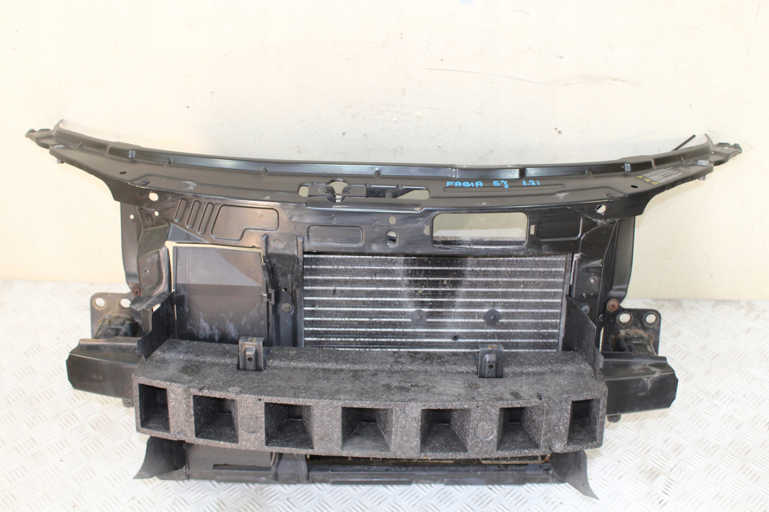 PAS PRZEDNI CHŁODNICE FABIA II 2 5J 5J0 BENZYNA