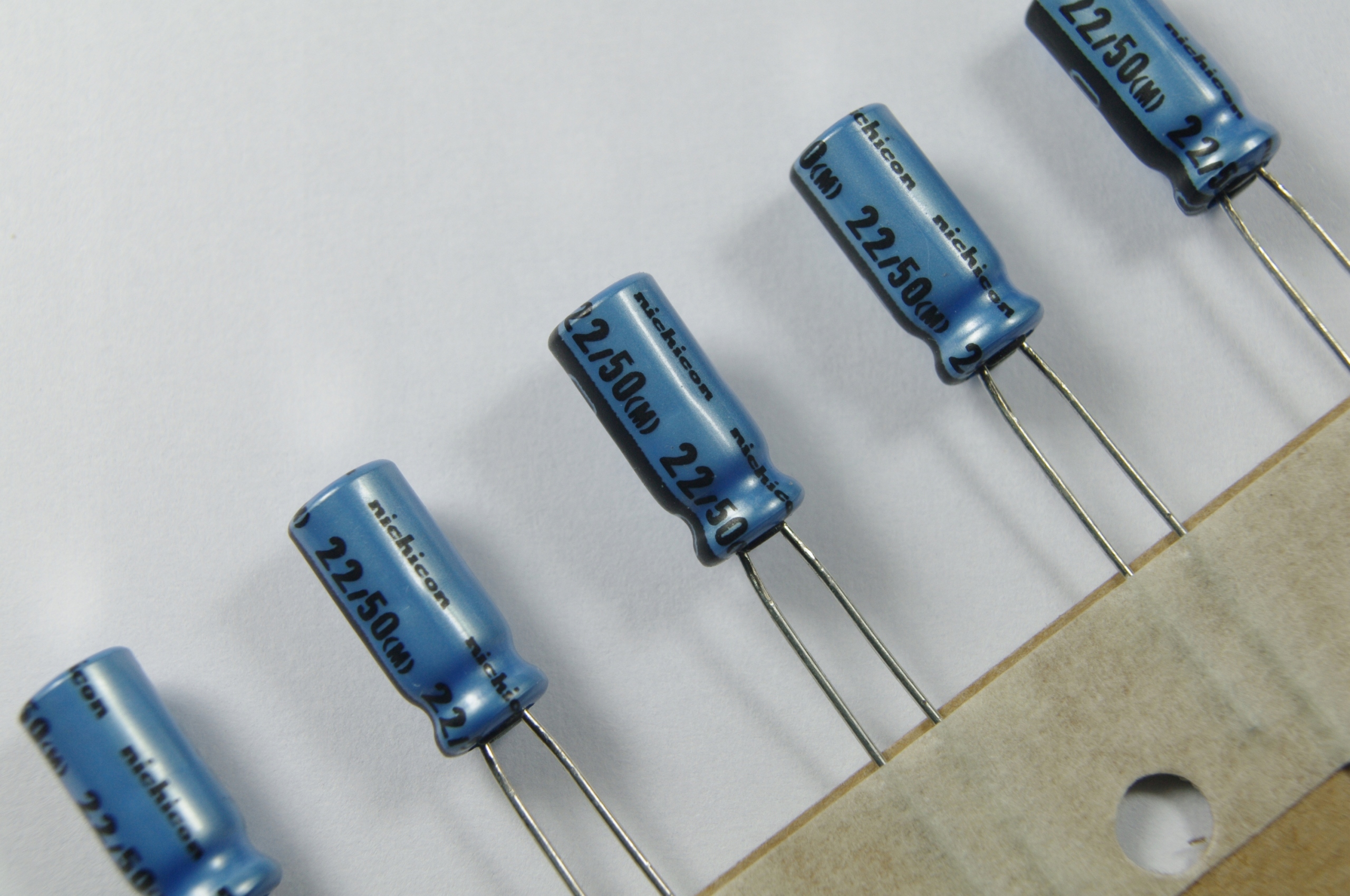 

Kondensator 22uF/50V Nichicon Ka Audio x 5