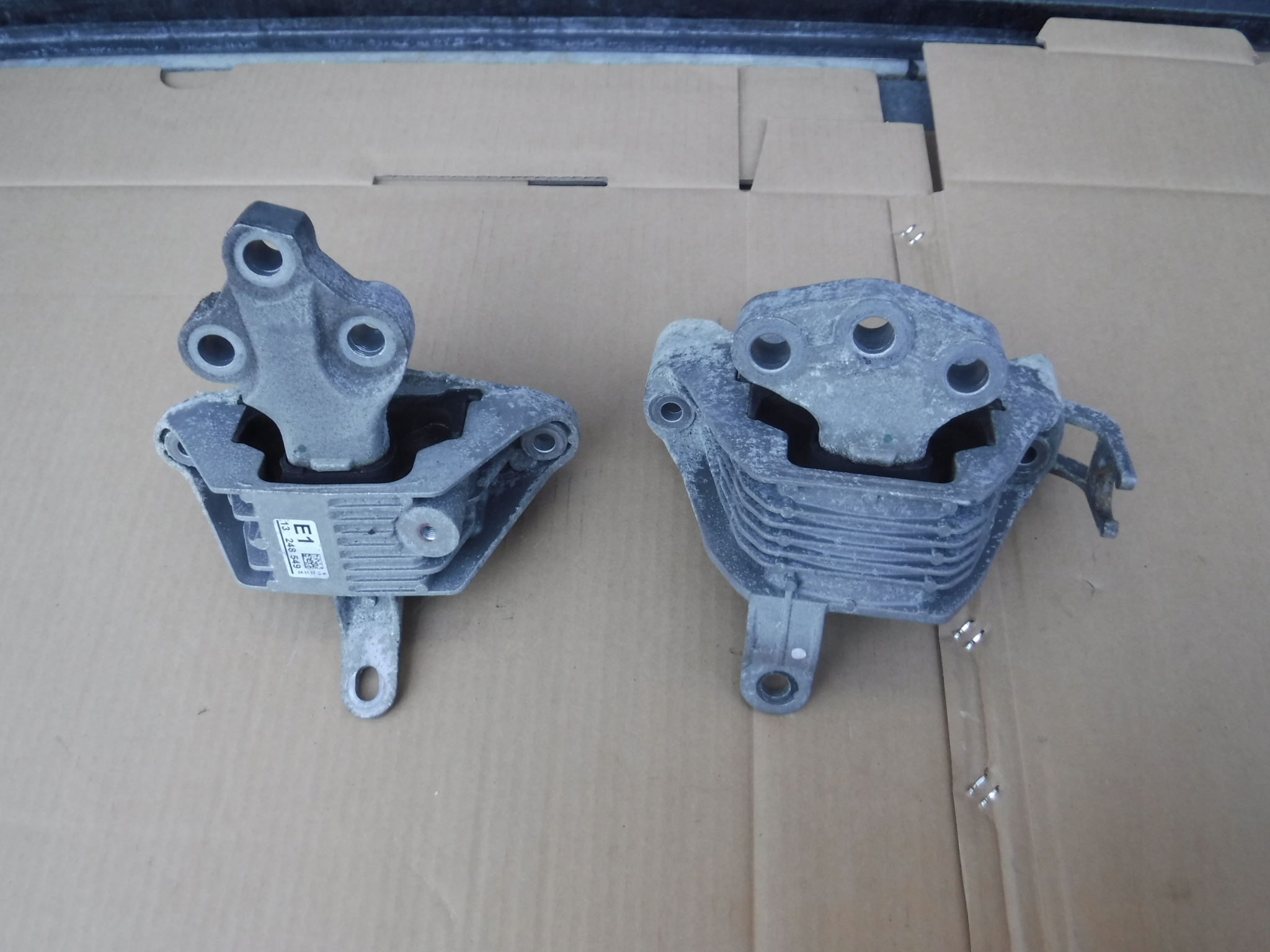 ПОДУШКА ЛАПА ДВИГАТЕЛЯ OPEL ASTRA J 1t 13347453