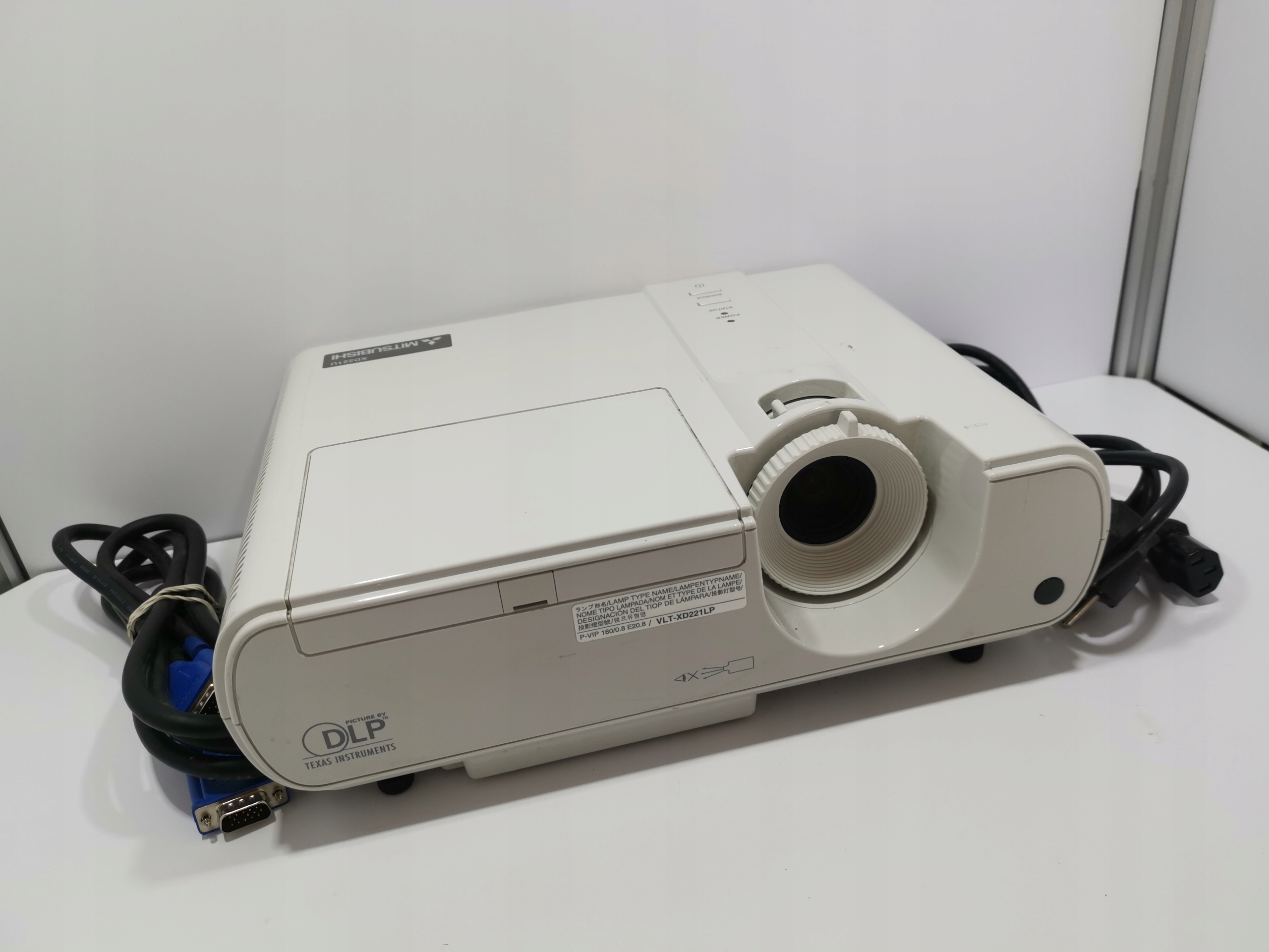 PROJEKTOR RZUTNIK MITSUBISHI XD221U hdmi 2300lm Jasność lampy (ANSI) 2300 lm
