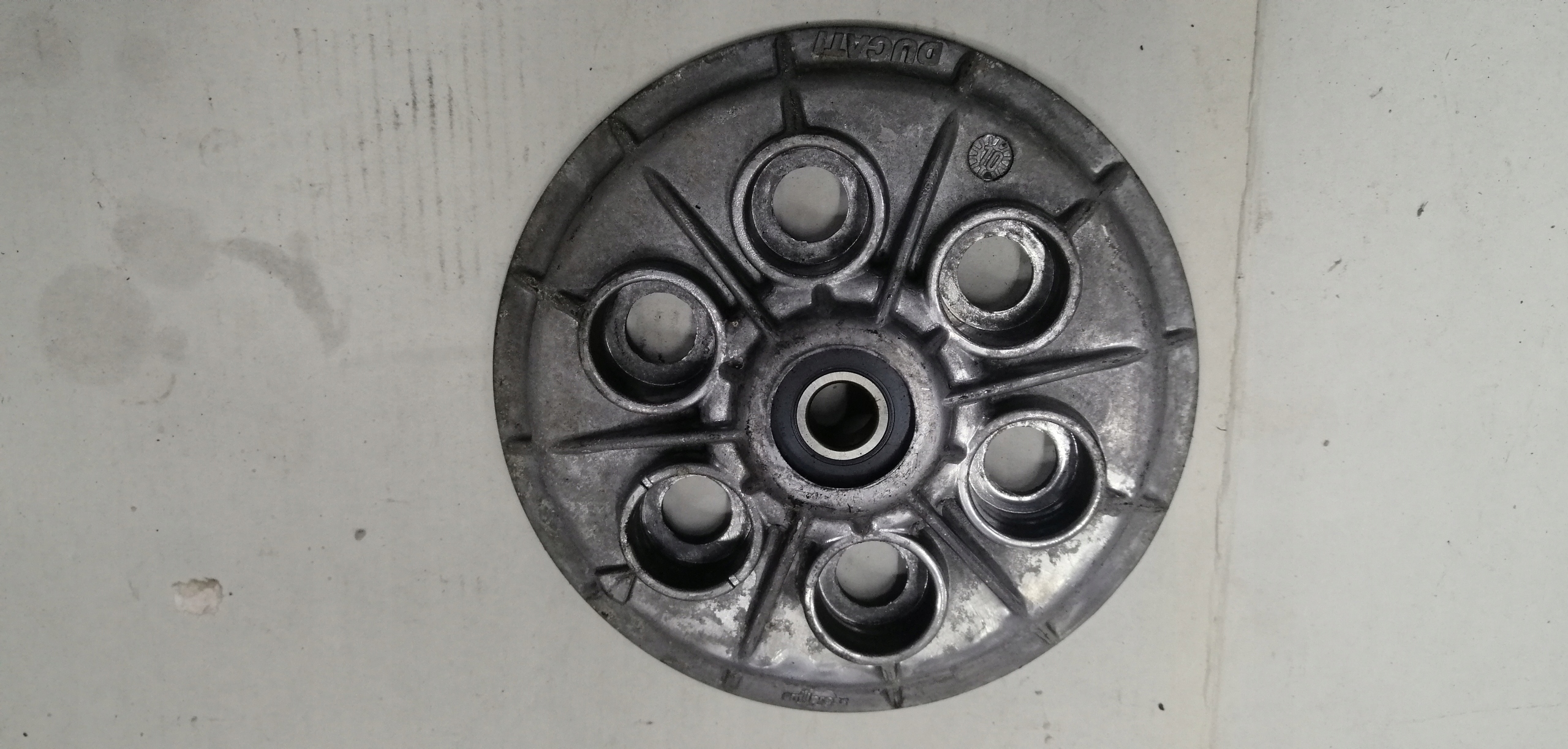 DUCATI 848 1098 1198 POKRYWA DOCISK SPRZEGŁO