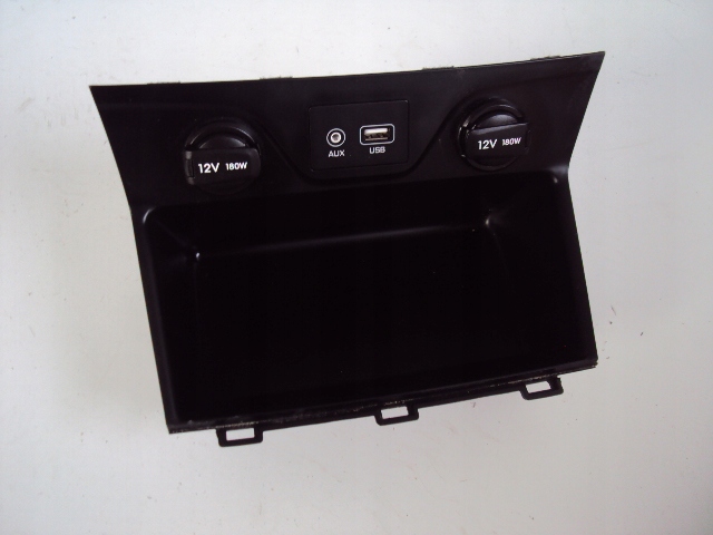 PANEL GNIAZDO AUX USB HYUNDAI TUCSON II 15