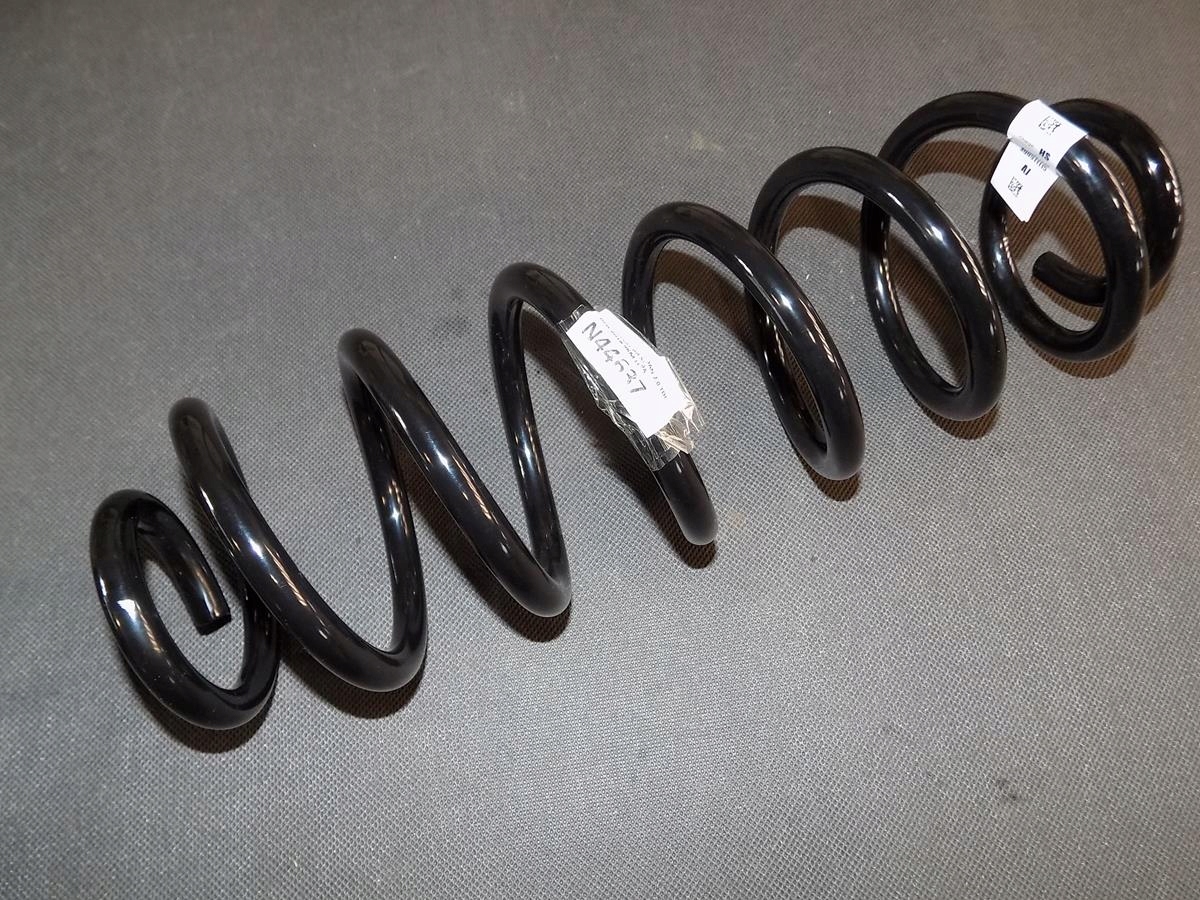 VW PASSAT B8 SEDAN SPRĘŻYNA TYLNA TYŁ 3Q0511115AJ