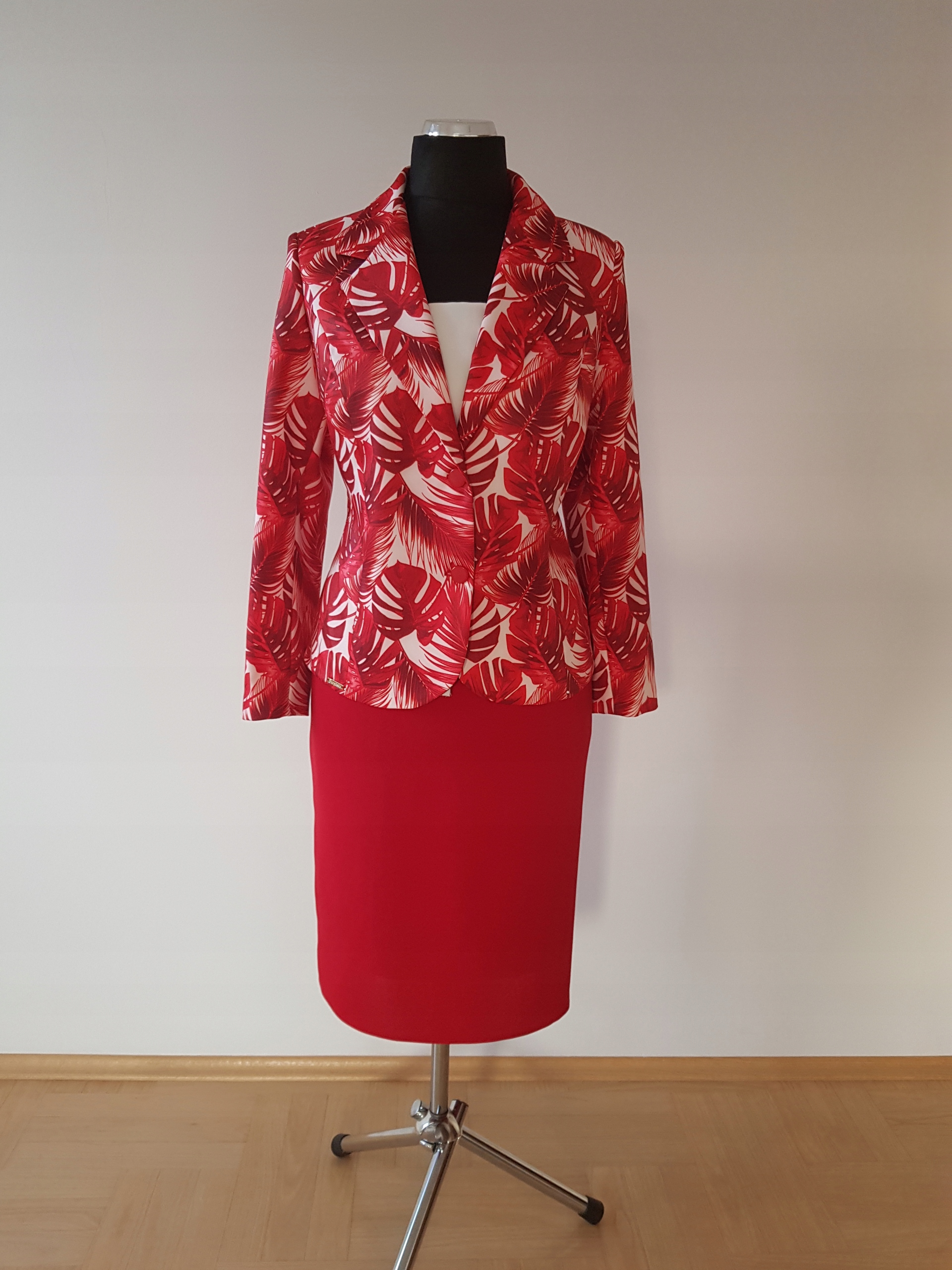 

Piękny Kostium 40 42 44 46 48 50 52 54 56 58 60