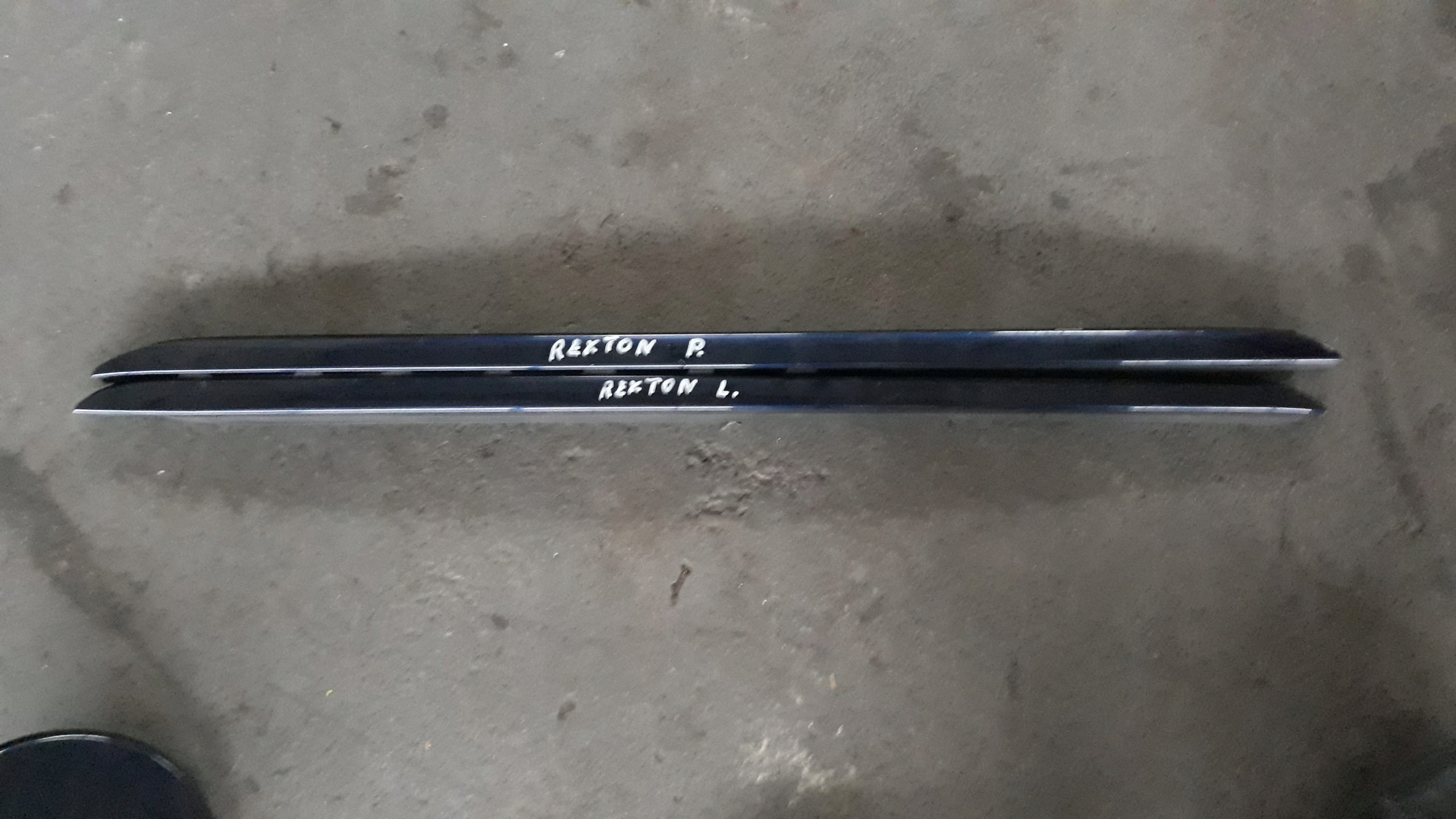 SSANGYONG REXTON G4 2017- LISTWA SZYBY PRZÓD