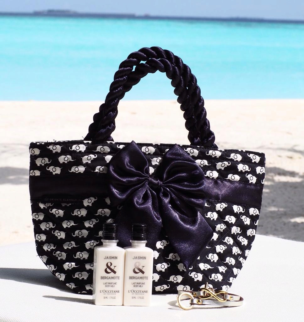 Kosmetyczka podróżna damska Roma czarna w słoniki Model Roma