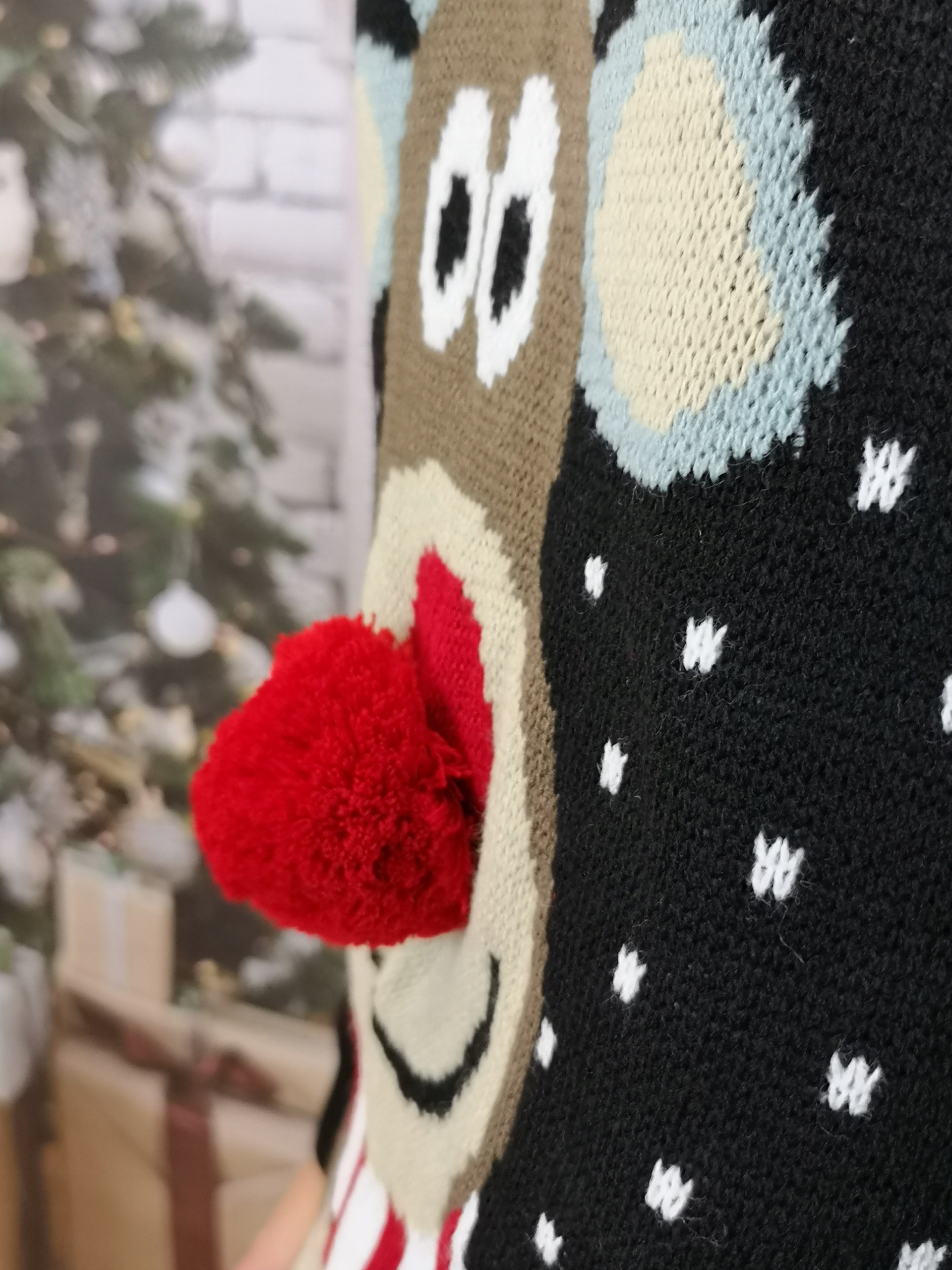 ŚWIĄTECZNE SWETRY Z RENIFEREM NOS 3D CZARNY R S/M Fason luźny