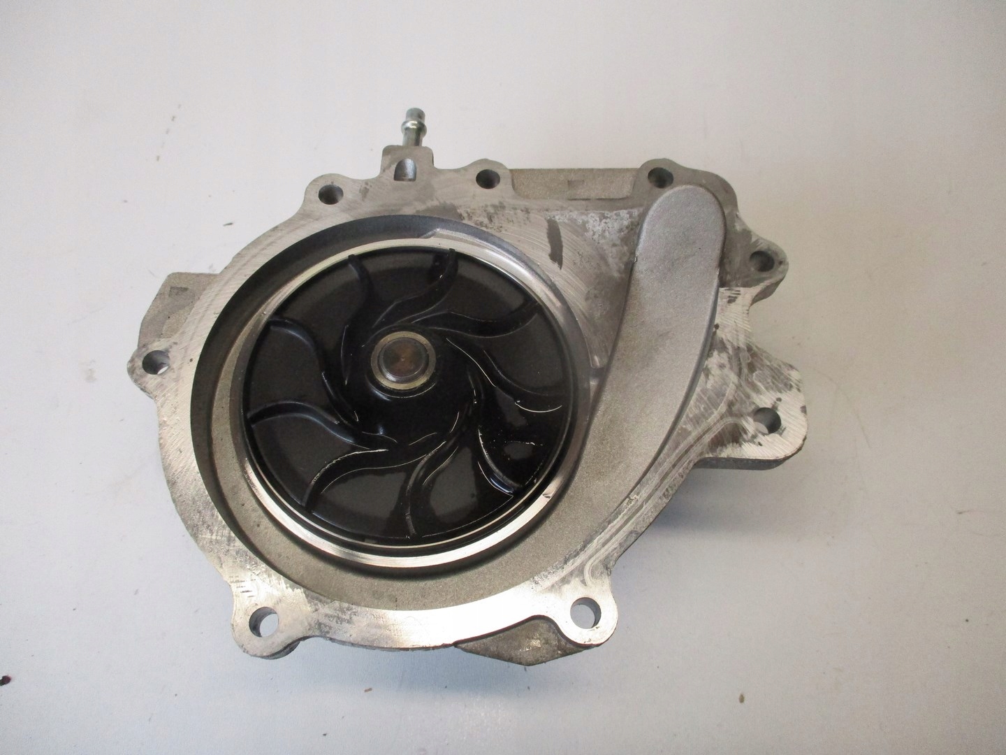 ВОДЯНОЙ НАСОС MERCEDES C CLASS 205 2.2 CDI