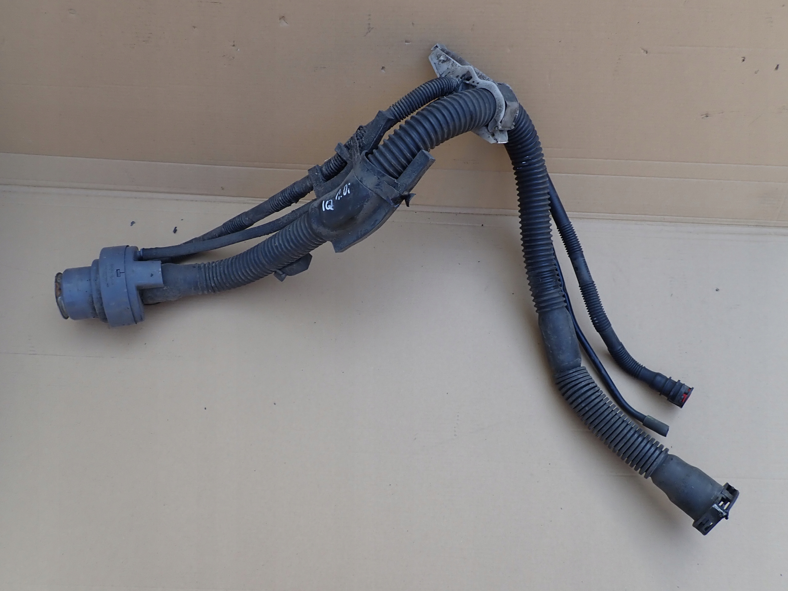 TOYOTA IQ 08- RURA WLEWU PALIWA WLEW