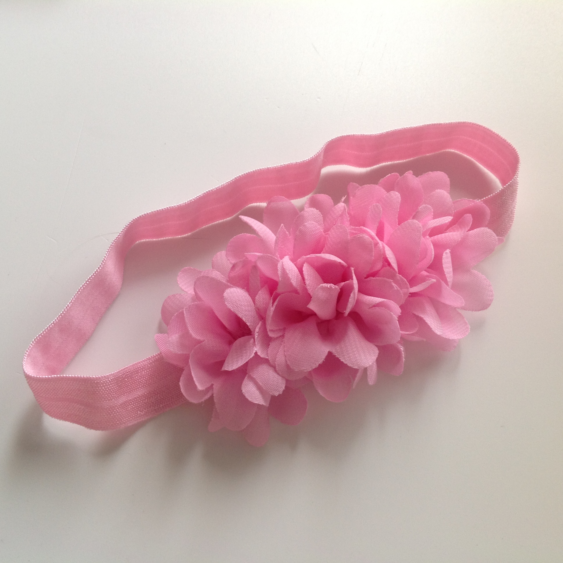 OPASKA KWIATY RÓŻOWA R. uniwersal 36-50 cm Marka Inna marka