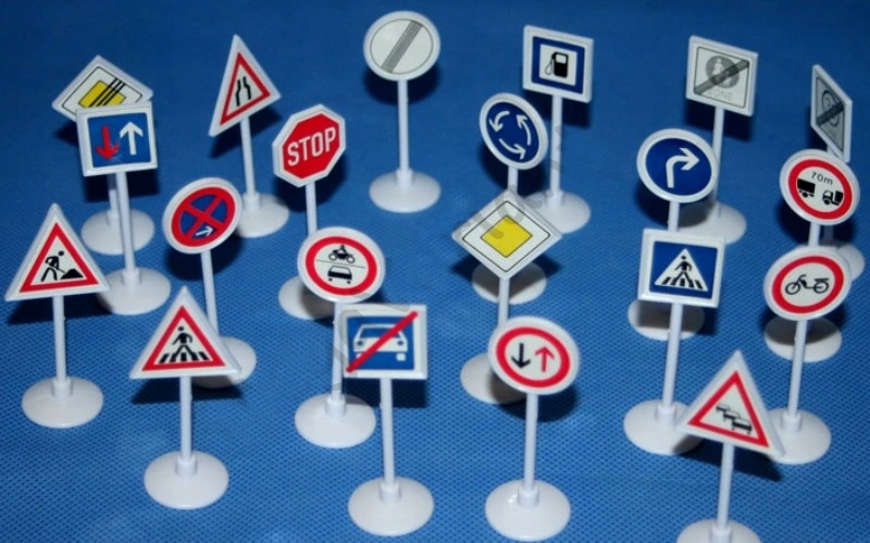 ZNAKI DROGOWE na nóżkach 21 SZT POZNAJEMY ZNAKI Płeć Chłopcy Dziewczynki