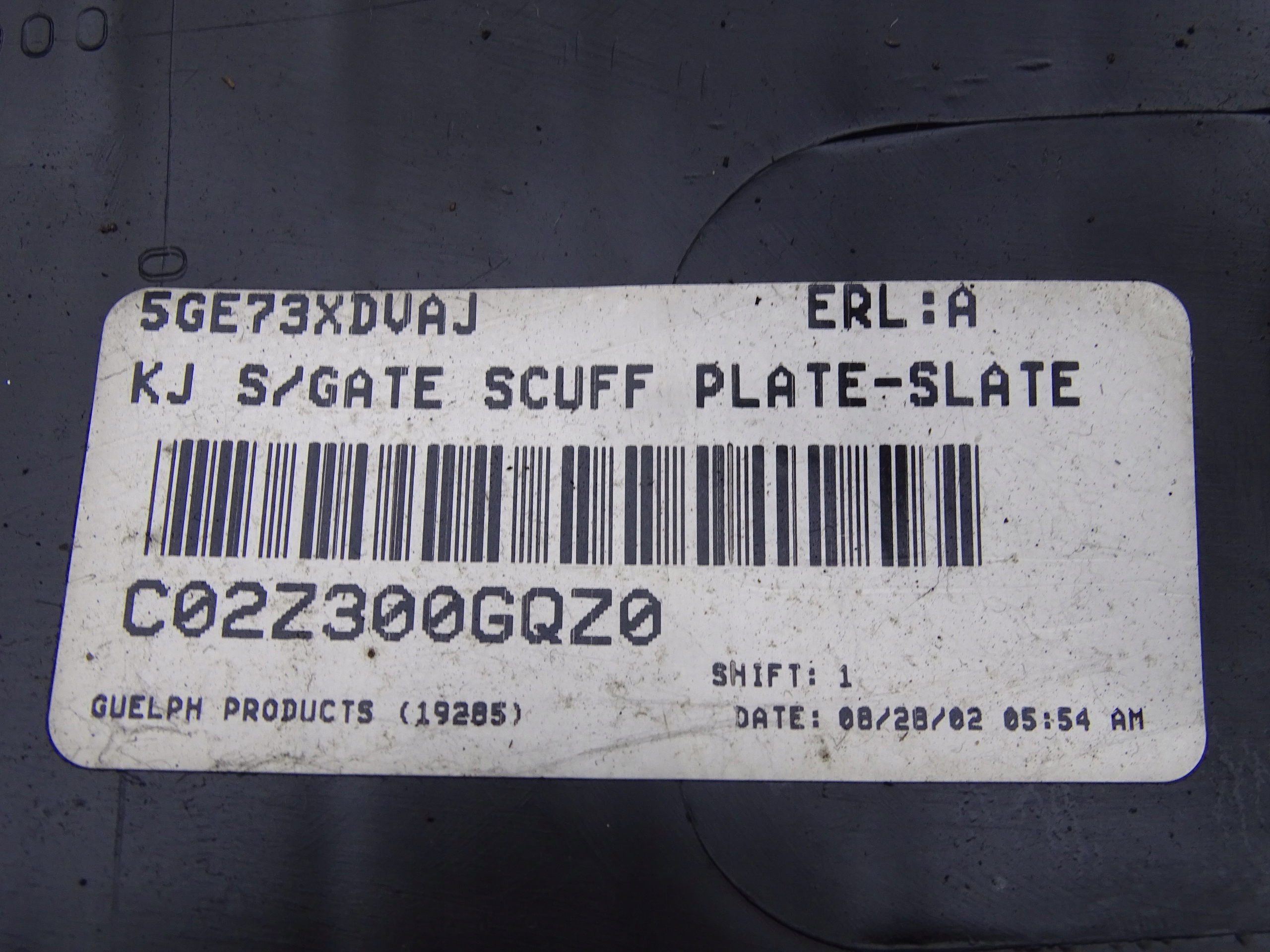 JEEP CHEROKEE KJ 01-08 OSŁONA PROGU BAGAŻNIKA Producent części Jeep OE