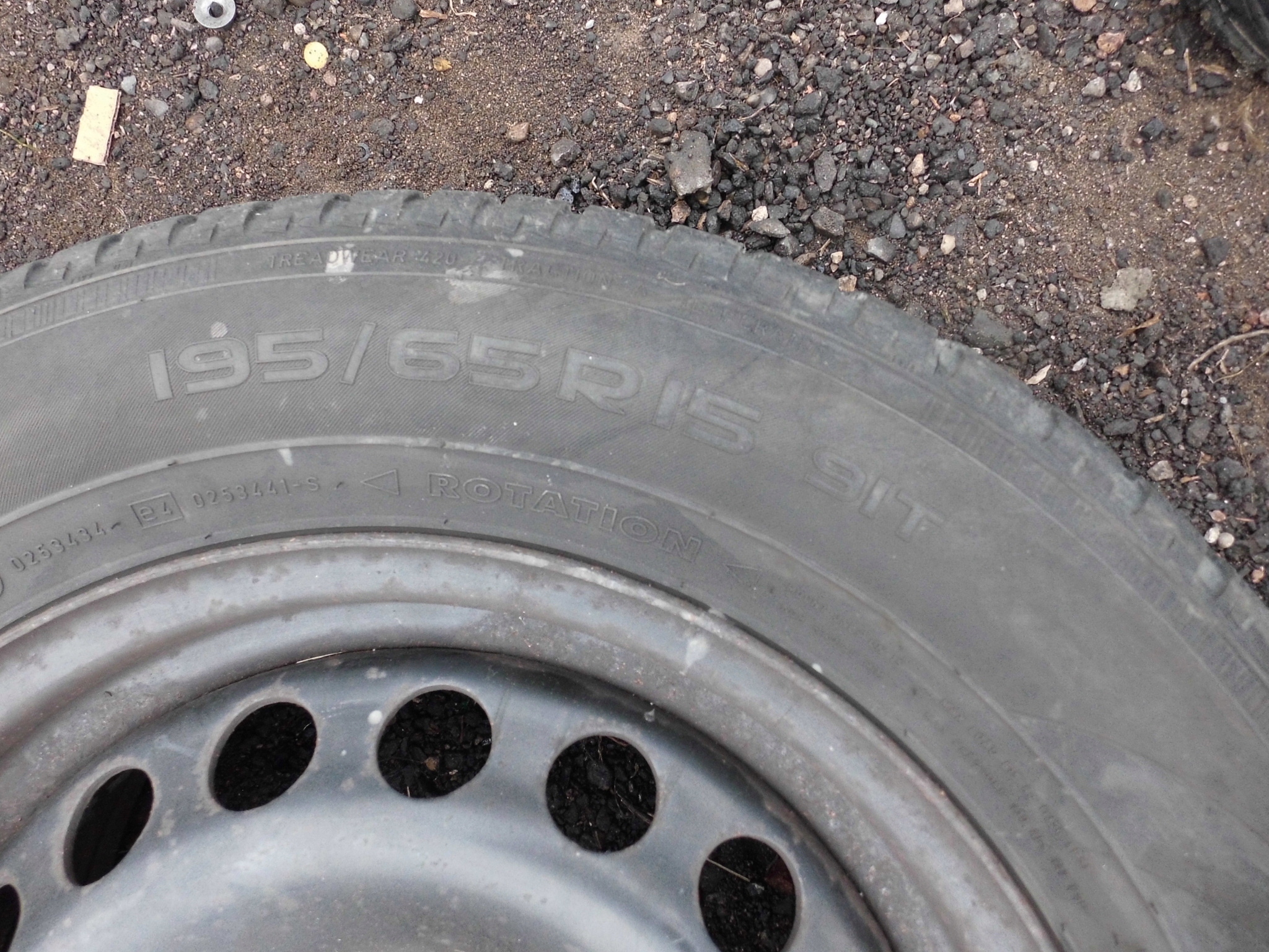 MEGANE III KOŁA ZIMOWE OPONY FELGI 15" ET47 Szerokość opony 195 mm