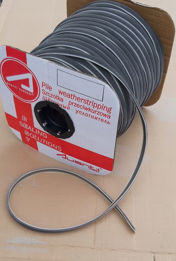 Odrazový kartáč, těsnění do skříně 14x4 200 m