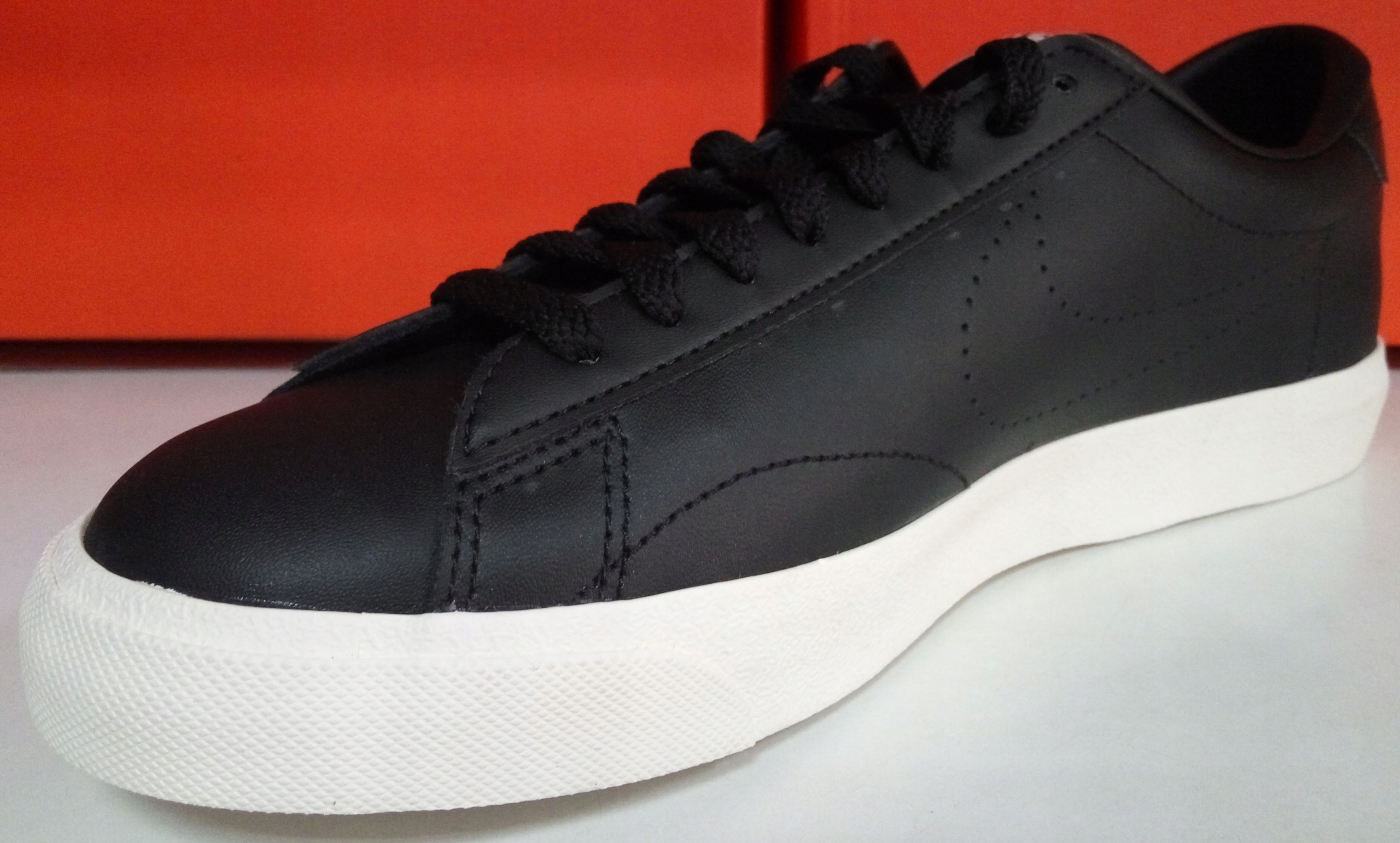 buty NIKE TENNIS CLASSIC AC LEATHER 042 r. 44 SB Zapięcie sznurowane