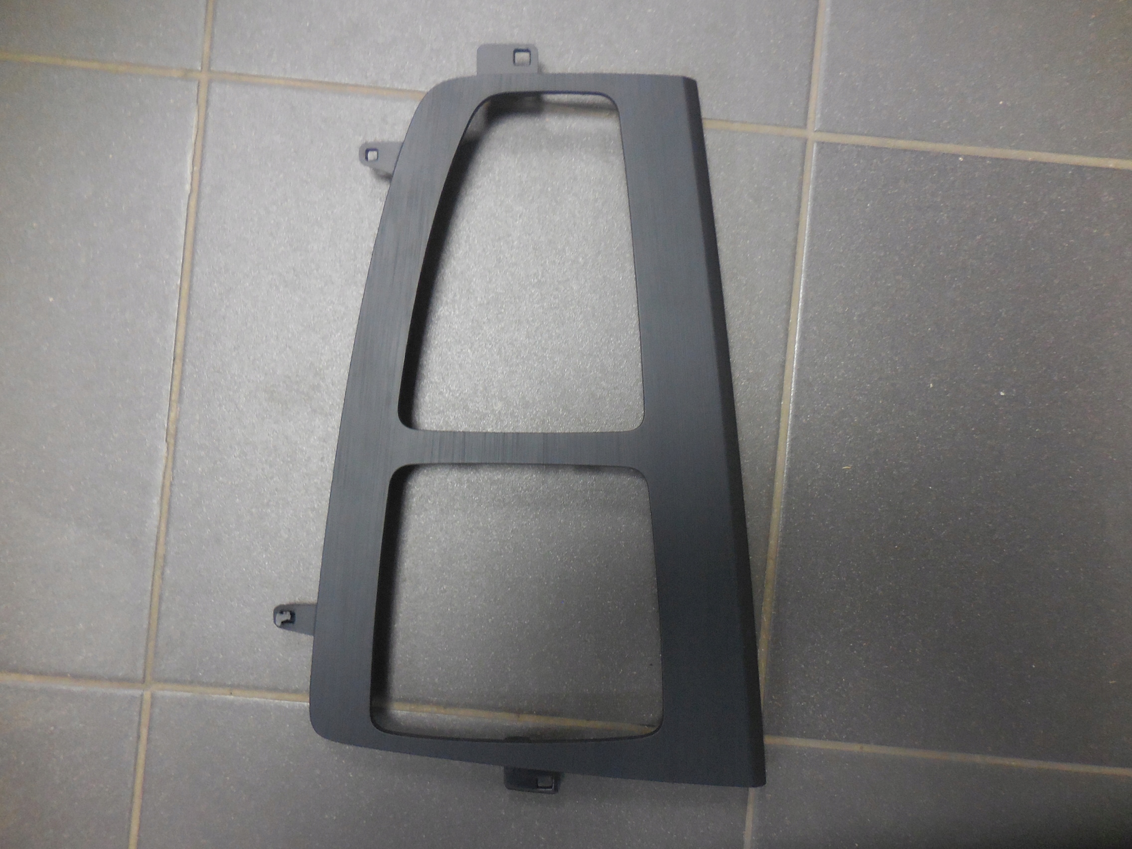 AUDI Q5 80A декор смуги тунелю