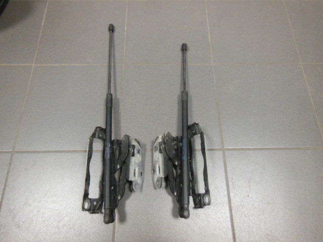 ЗАВІСА ПЕТЛЯ КАПОТУ КРИШКИ L MERCEDES W204 A2048800728