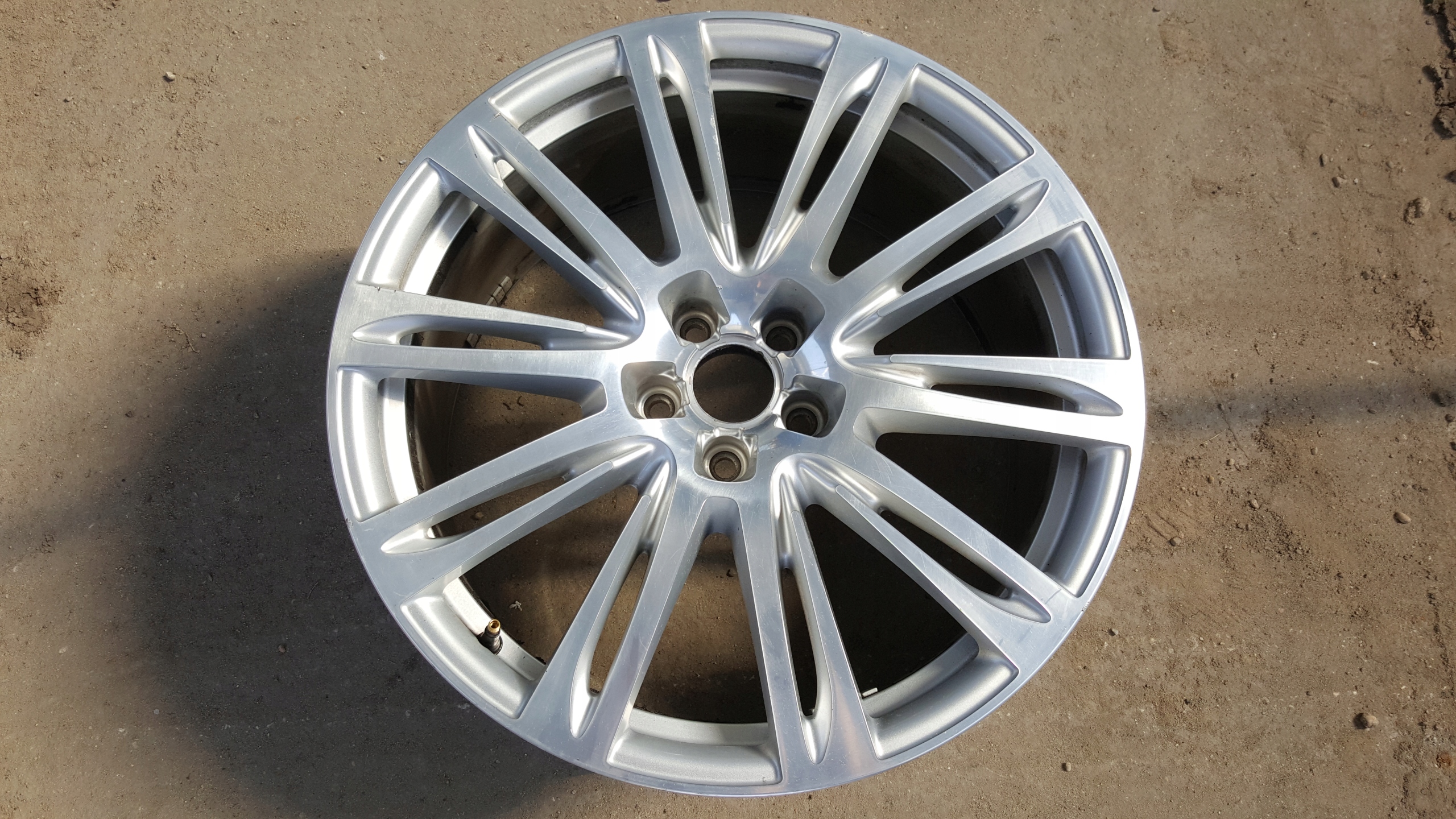 AUDI A8 D4 ALUFELGA FELGA ALUMINIOWA 4H0601025BD