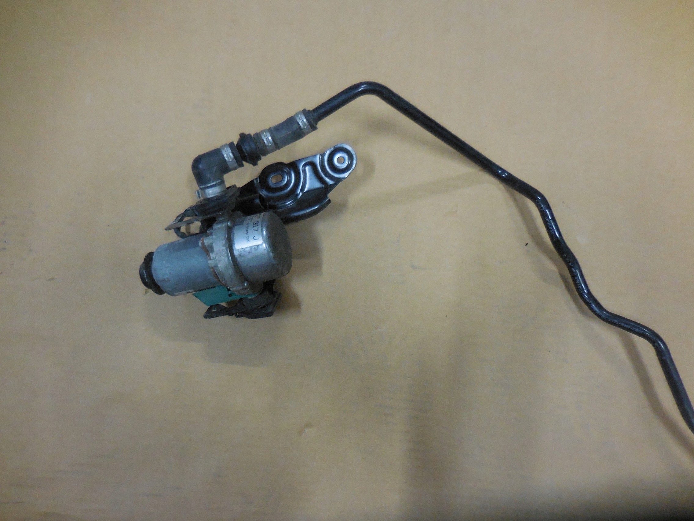 8E0927317J - AUDI VW ВАКУУМНЫЙ ТОРМОЗНОЙ НАСОС 8E0927317F