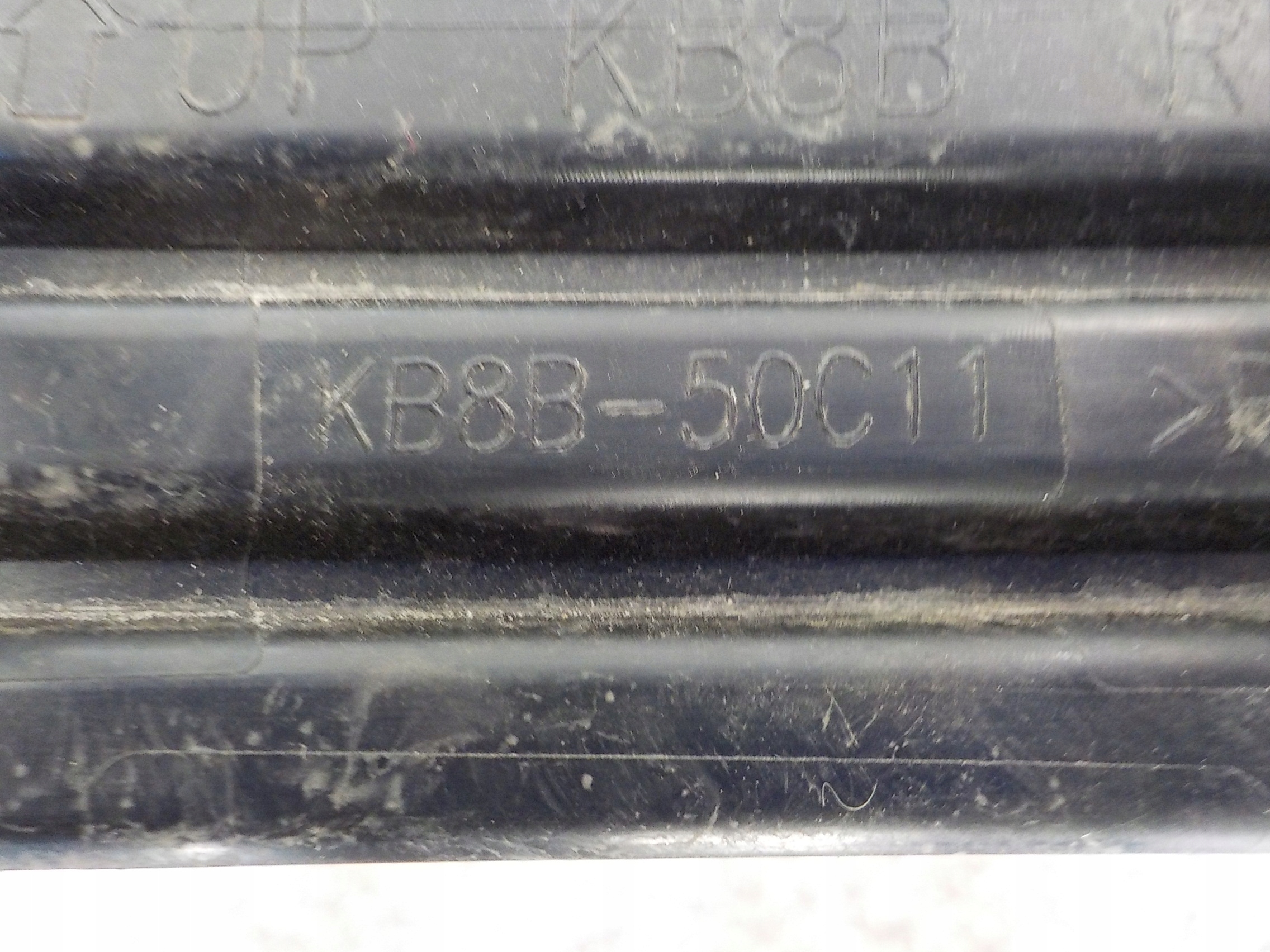 mazda oe KB8B-50C11 молдинг бампера