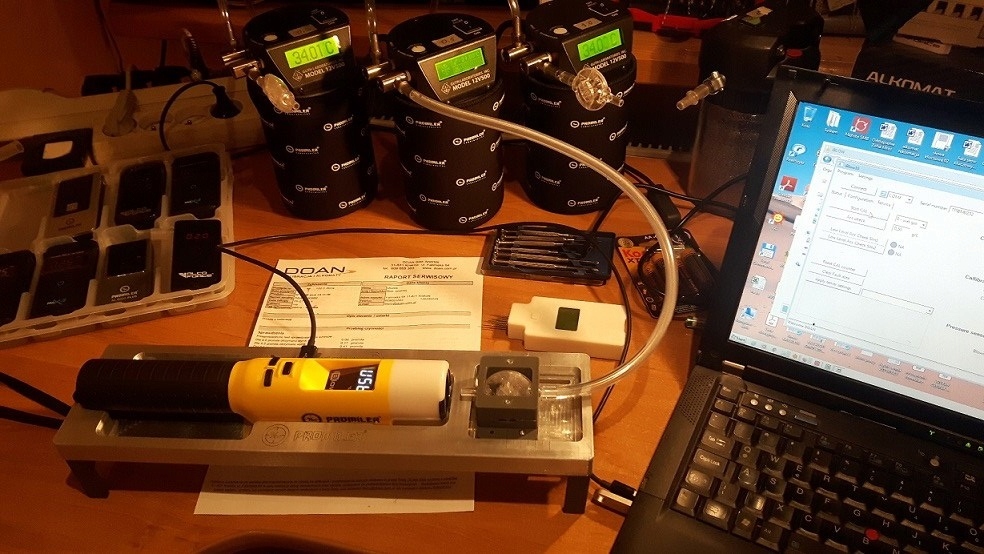 Alkomat przesiewowy iBlow POLICYJNY palka Communication LED indicators display