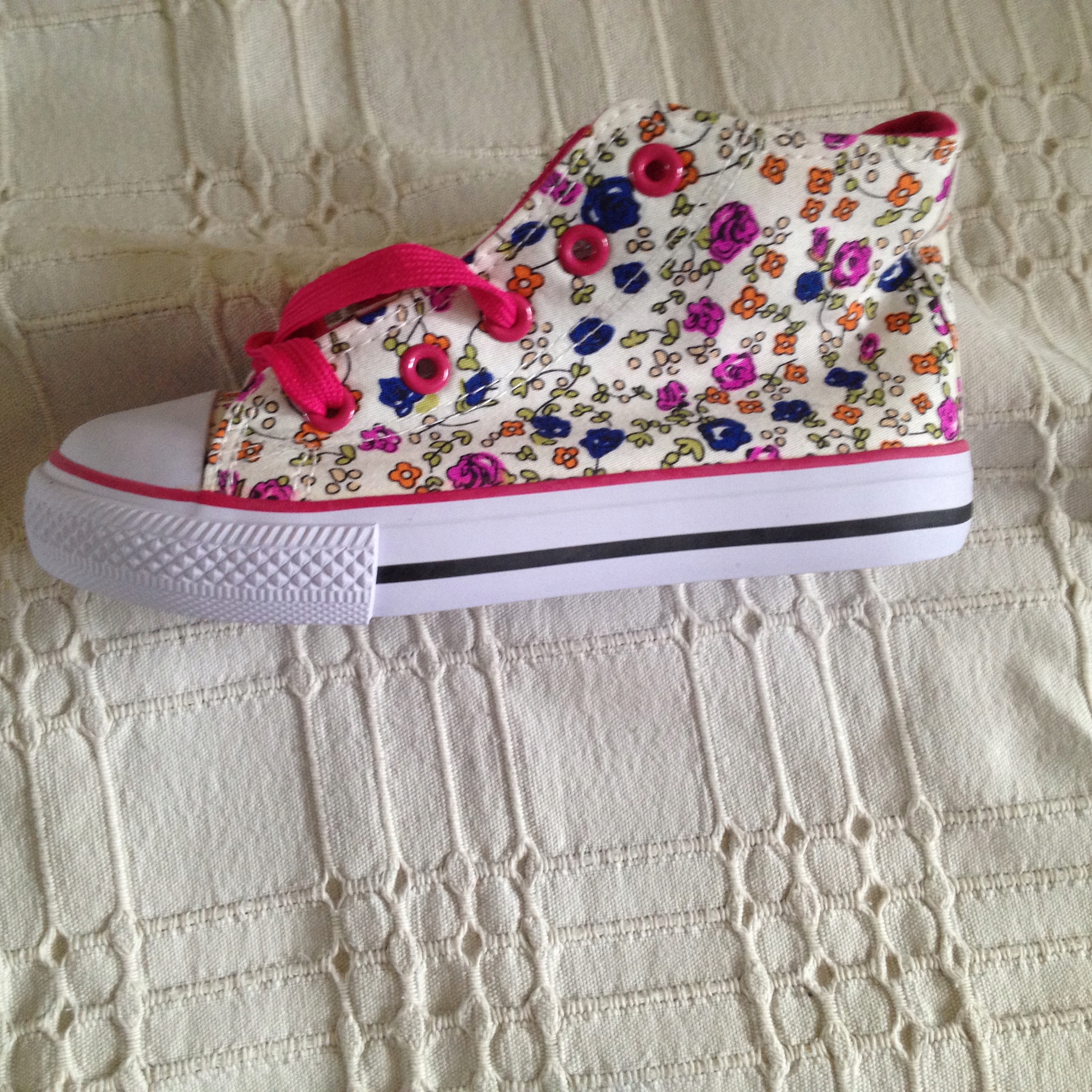 

nowe trampki wysokie w kwiatki rozmiar 28 rose