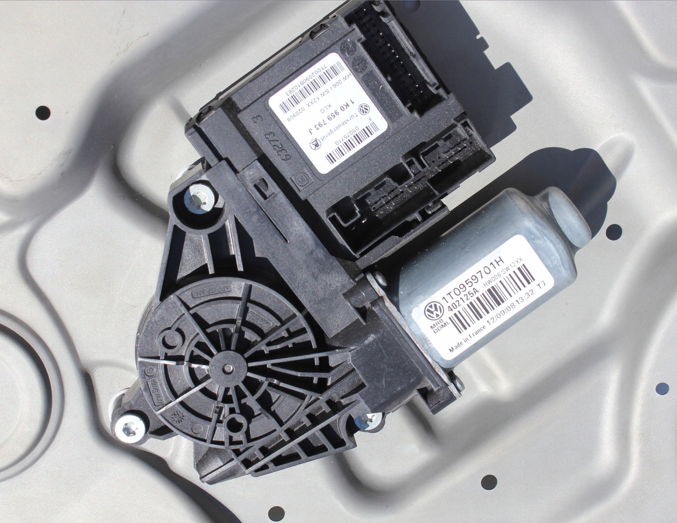 Podnośnik szyb lewy przód Skoda Oct II 1Z1837655K Typ samochodu Samochody osobowe