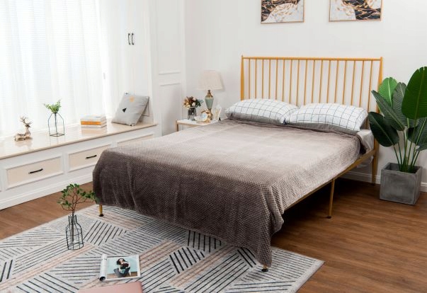 NARZUTA KOC Z MIKROFIBRY 180x200 OMBRE BRĄZ/SZARY Rodzaj koc