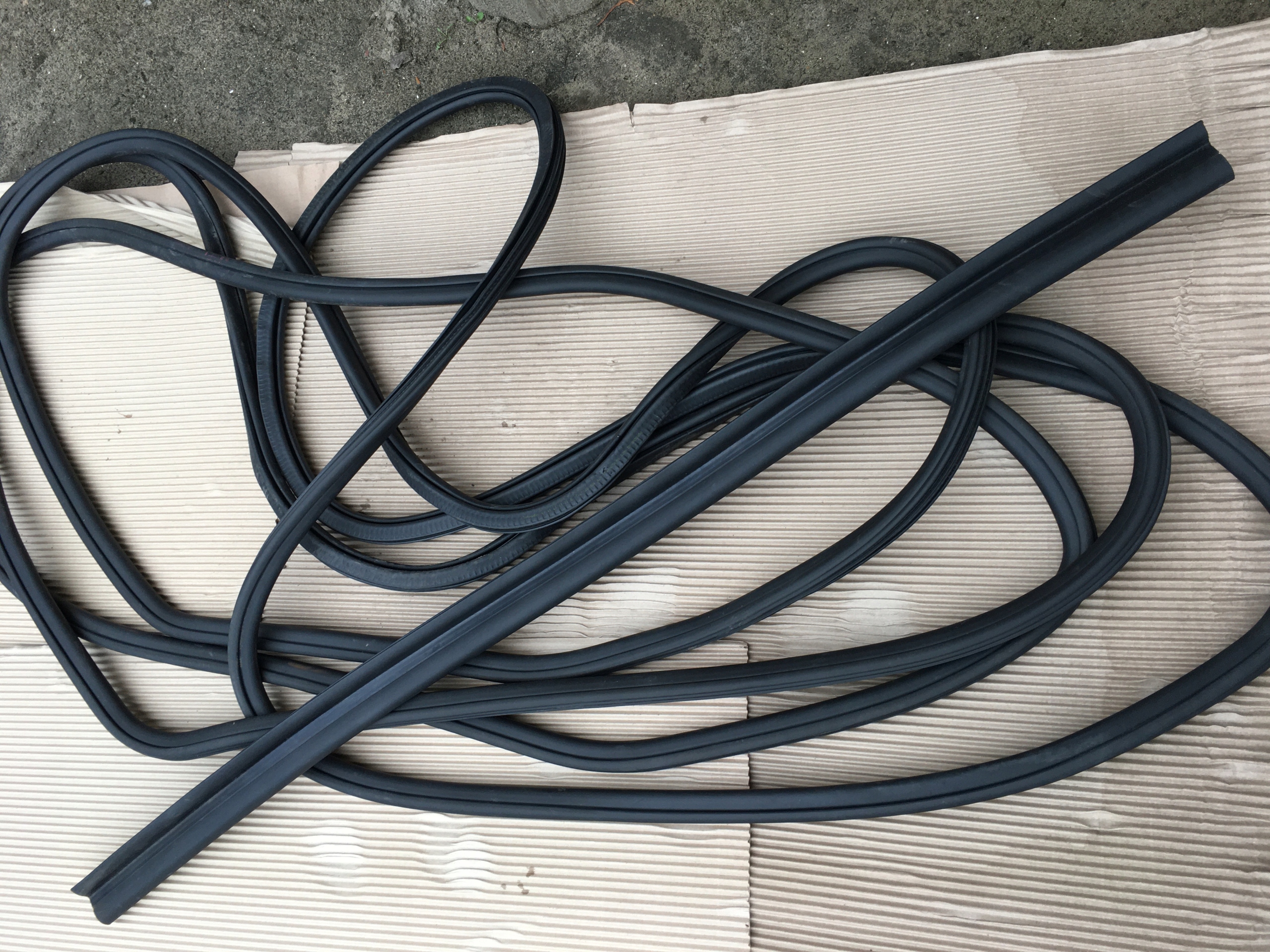 PORSCHE MACAN USZCZELKI DRZWI