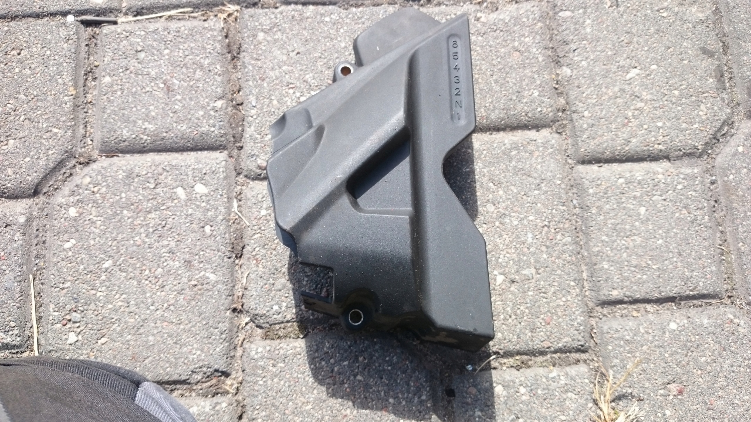 DEKIEL OSŁONA ZĘBATKI ŁAŃCUCHA TRIUMPH TIGER 800xc