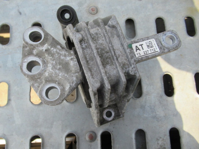 PODUSZKA ŁAPA 13227712 AT OPEL INSIGNIA 1.8 A18XER