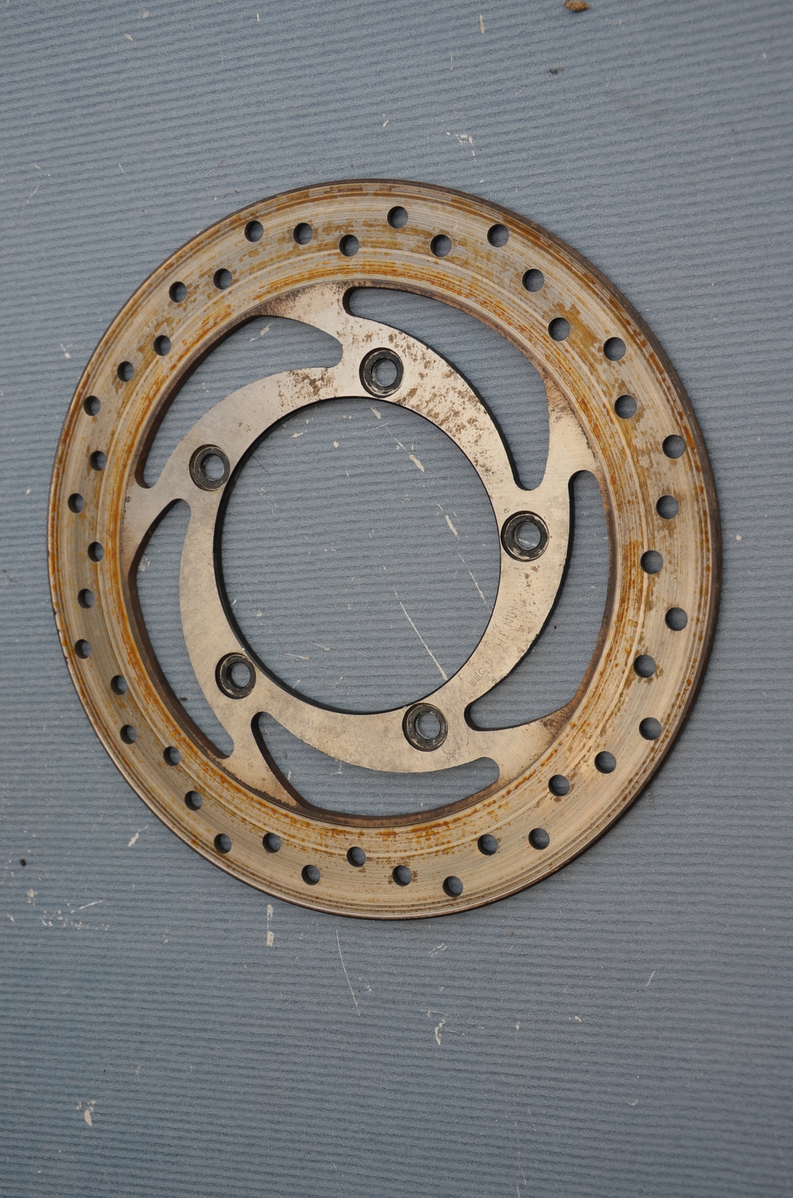 Aprilia shiver 750 задний тормозной диск довольно