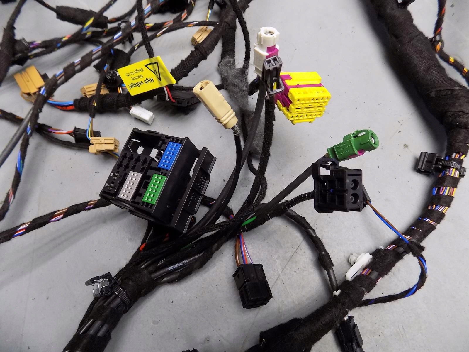 AUDI A8 4N D5 wiring bundle WYPOSAZENIA KOSTKI