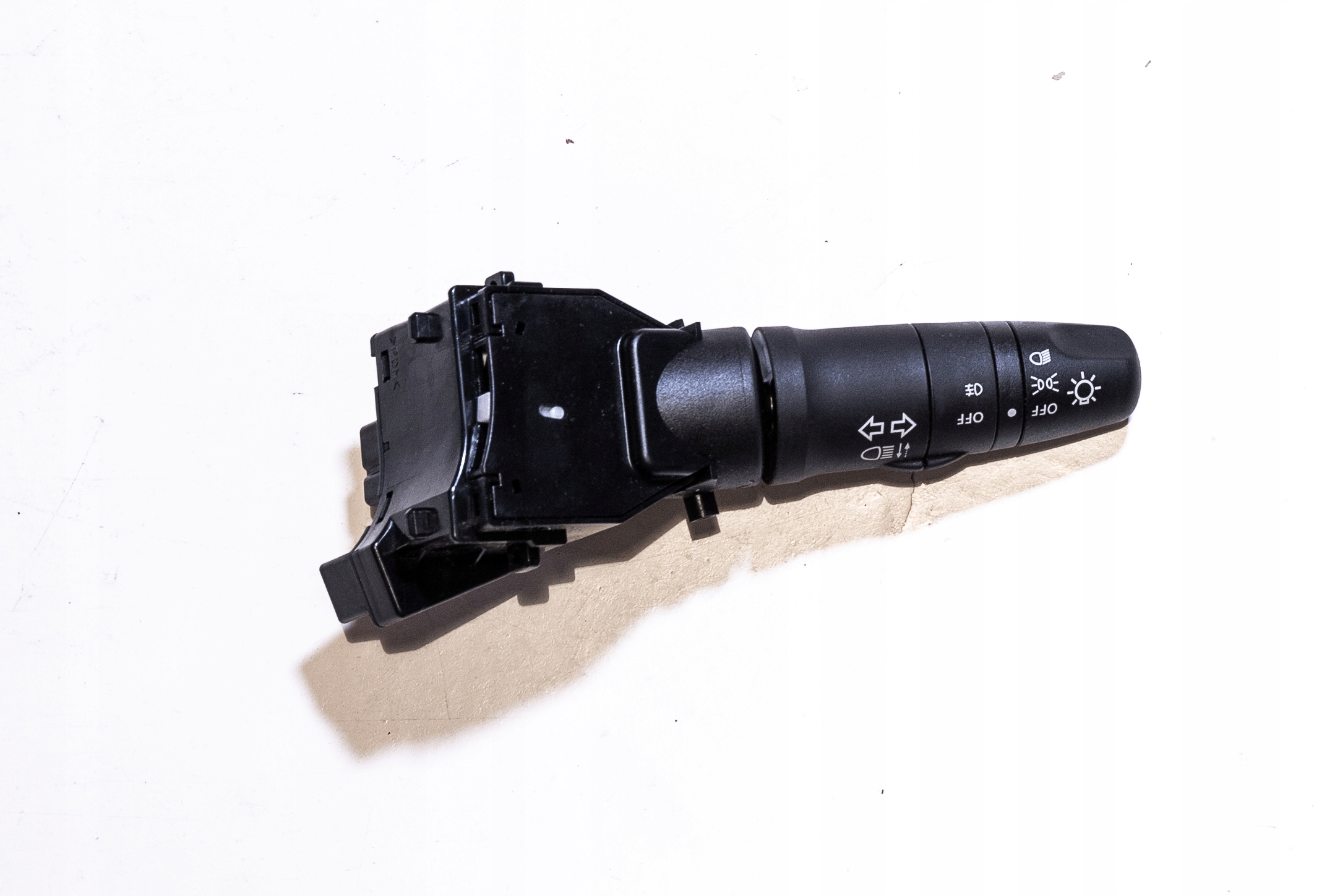 Bouton Indicateurs de direction NISSAN ALMERA 25540 AV620