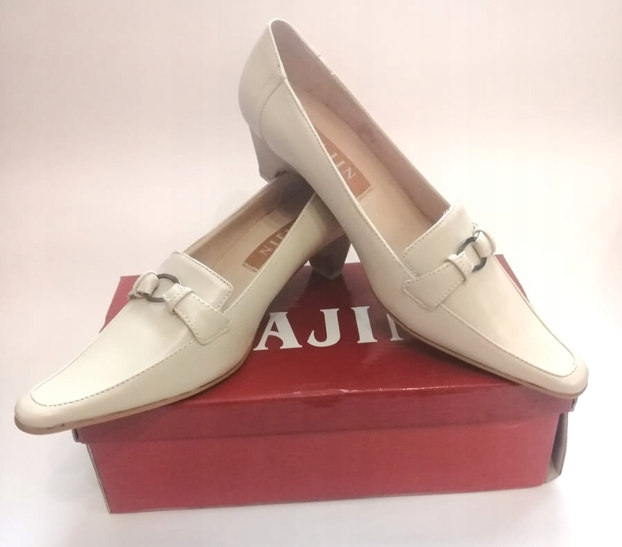 

Buty Półbuty damskie Kremowe Szpic Dajin Skóra 39