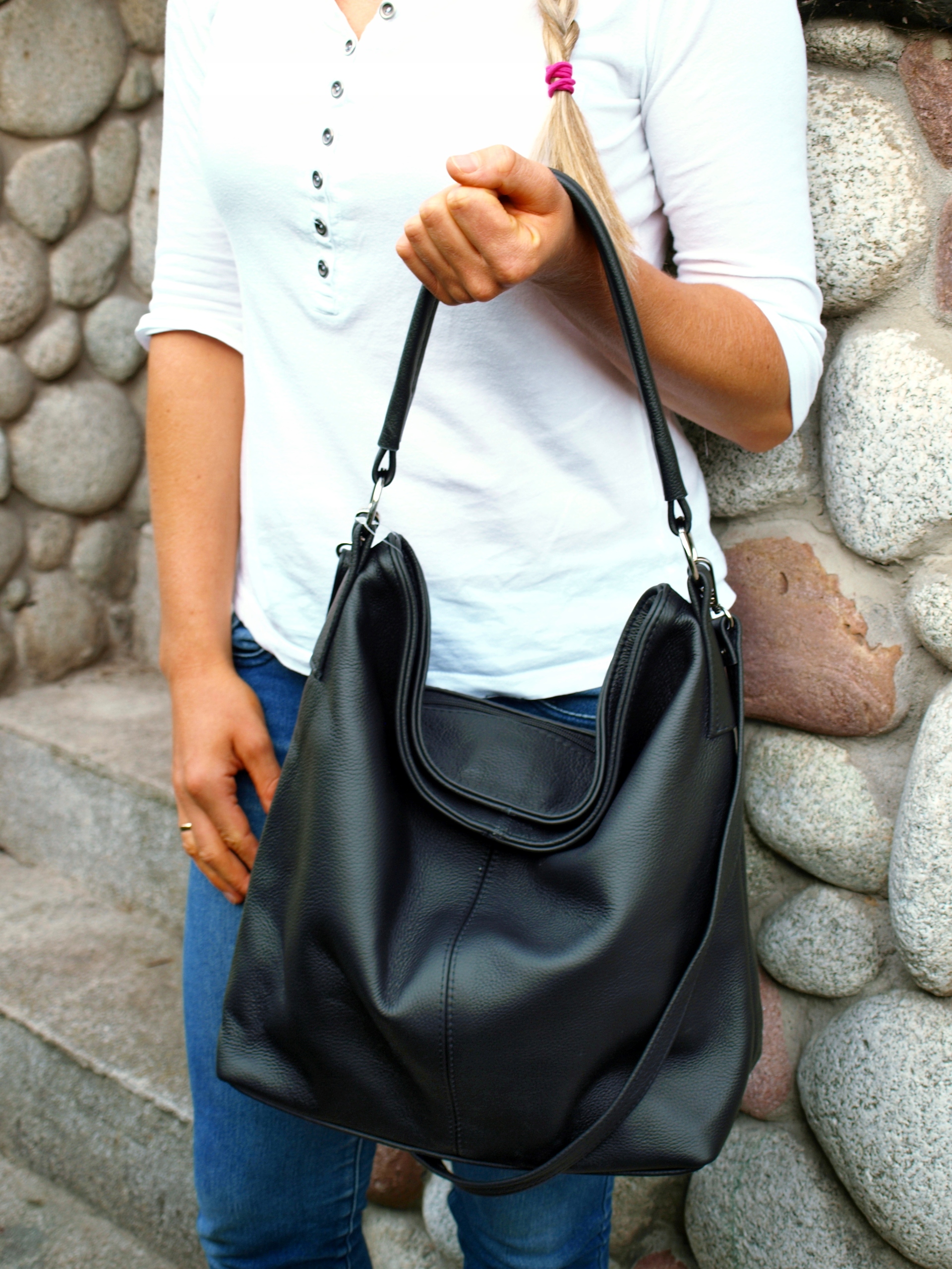 SKÓRZANA TOREBKA WOREK LISTONOSZKA CZARNA SKÓRA A4 Wzór dominujący bez wzoru