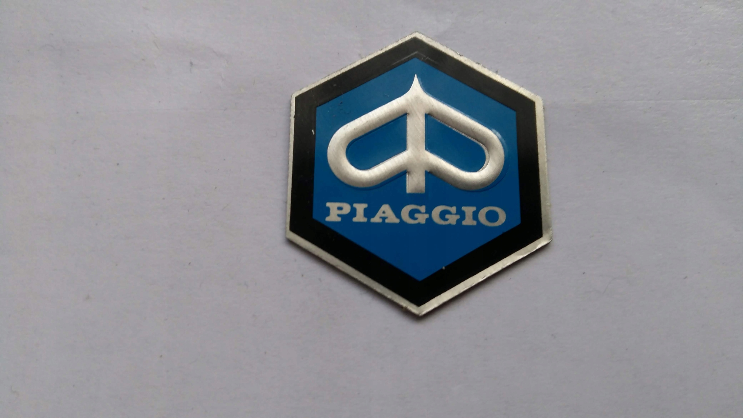 NOWY EMBLEMAT ZNACZEK LOGO PIAGGIO